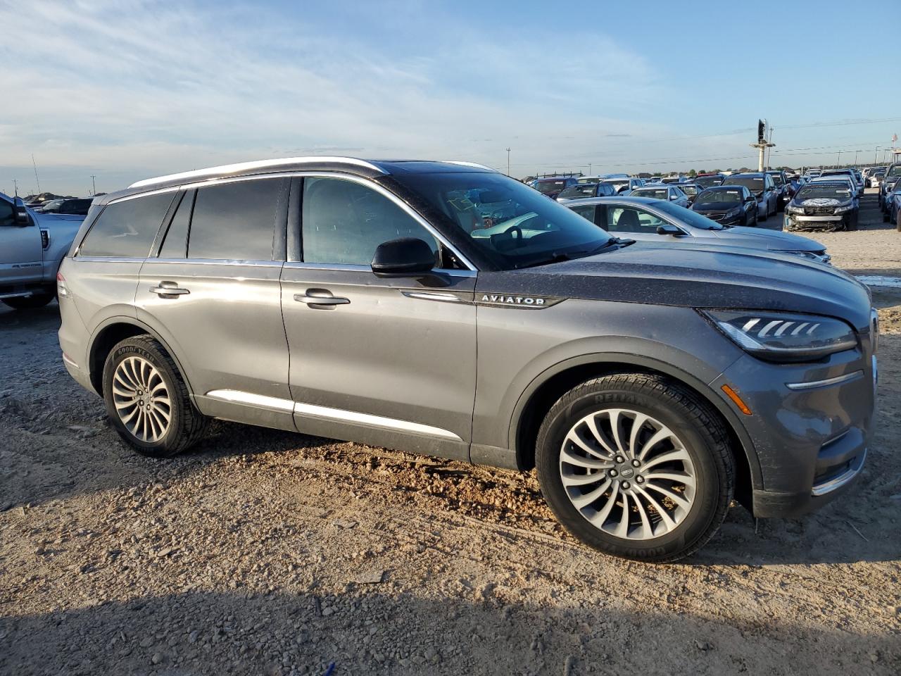 Photo 3 VIN: 5LM5J6XC4NGL05692 - LINCOLN AVIATOR 