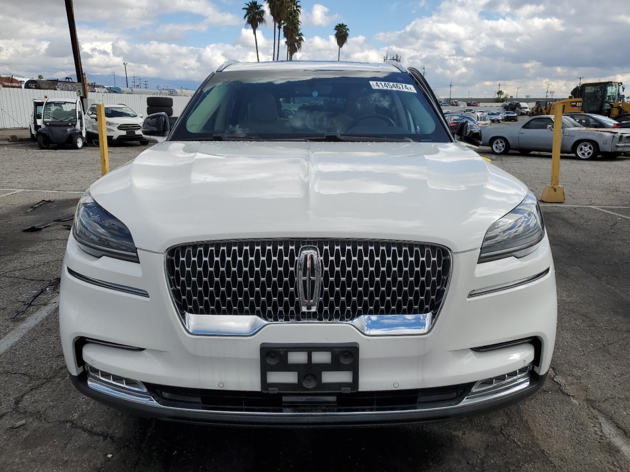 Photo 4 VIN: 5LM5J7WC2LGL09440 - LINCOLN AVIATOR 