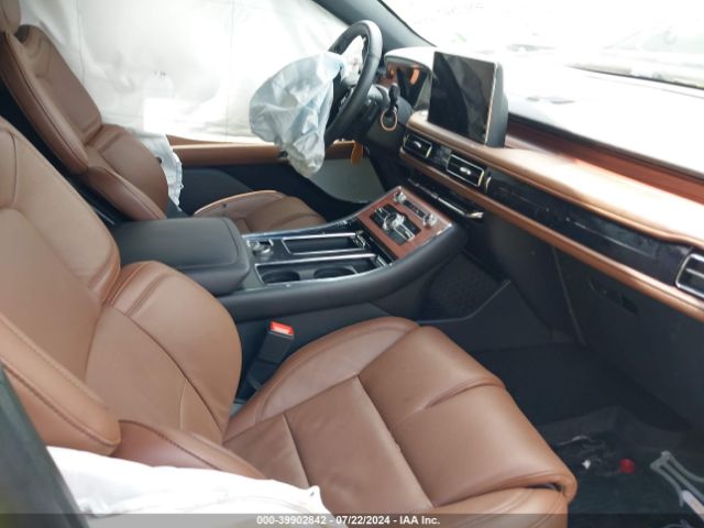 Photo 4 VIN: 5LM5J7WC3PGL27029 - LINCOLN AVIATOR 
