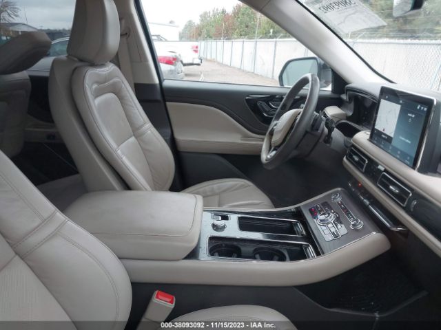 Photo 4 VIN: 5LM5J7WC4PGL02009 - LINCOLN AVIATOR 