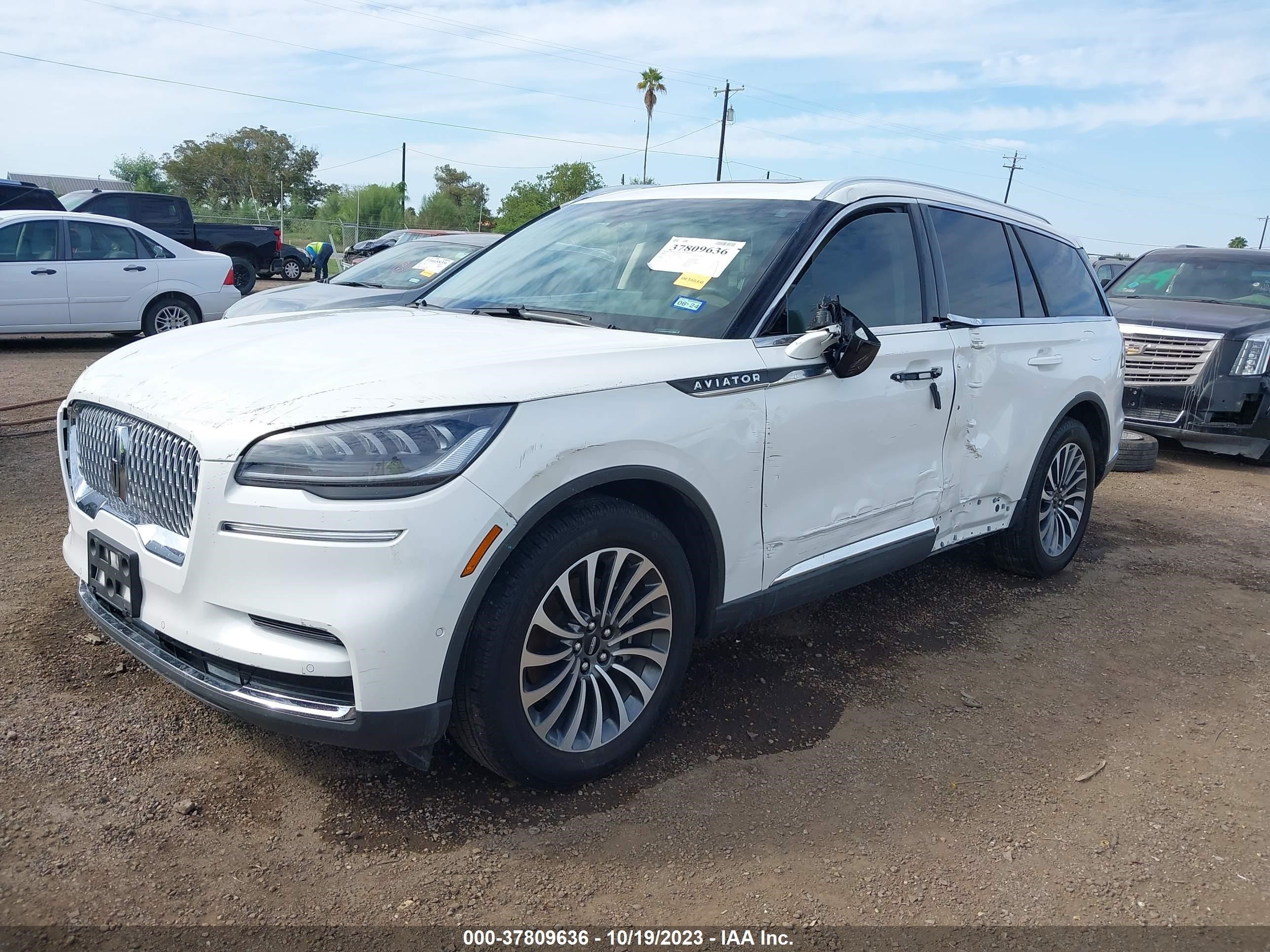 Photo 1 VIN: 5LM5J7WC5NGL11878 - LINCOLN AVIATOR 