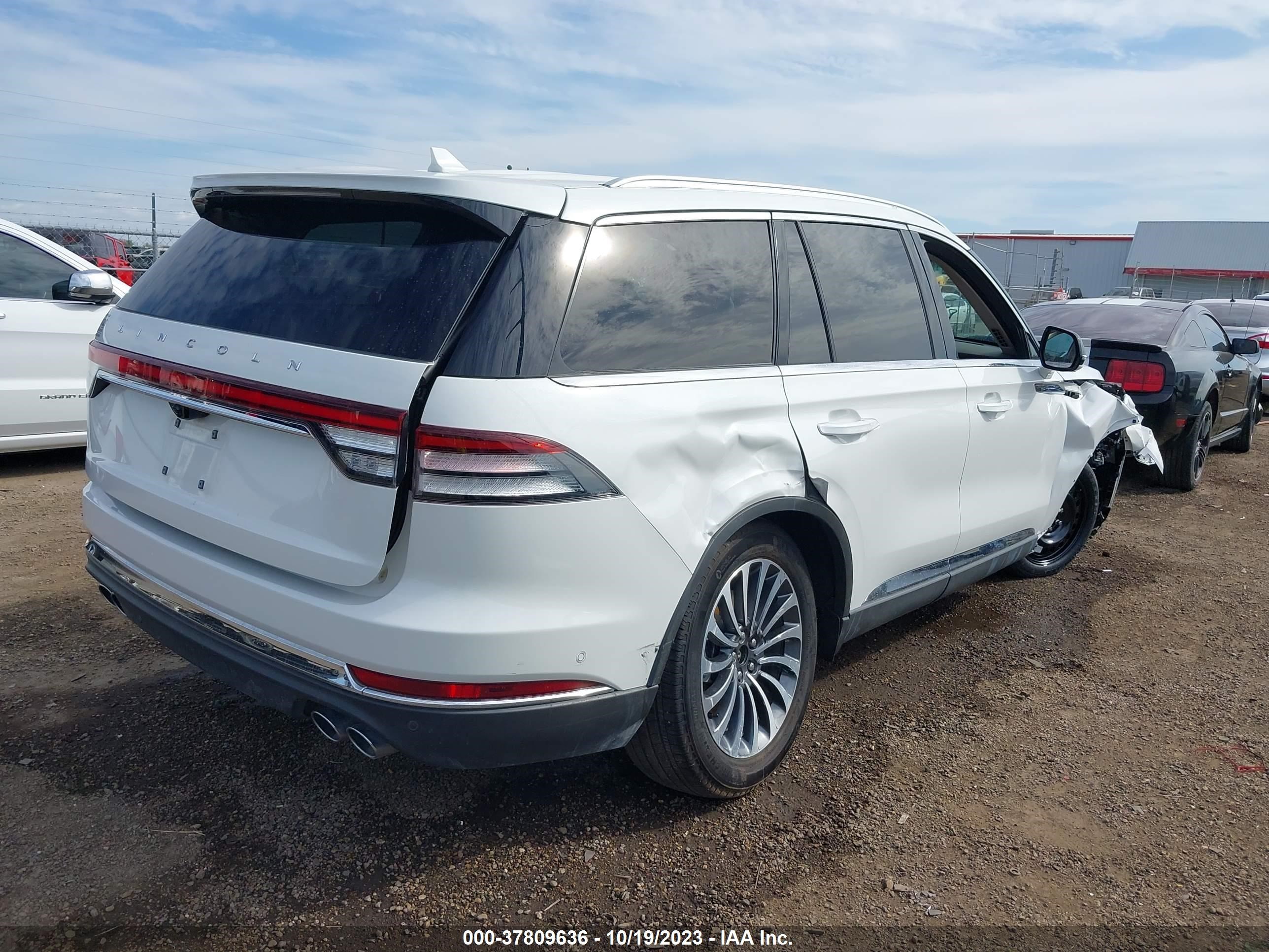 Photo 3 VIN: 5LM5J7WC5NGL11878 - LINCOLN AVIATOR 