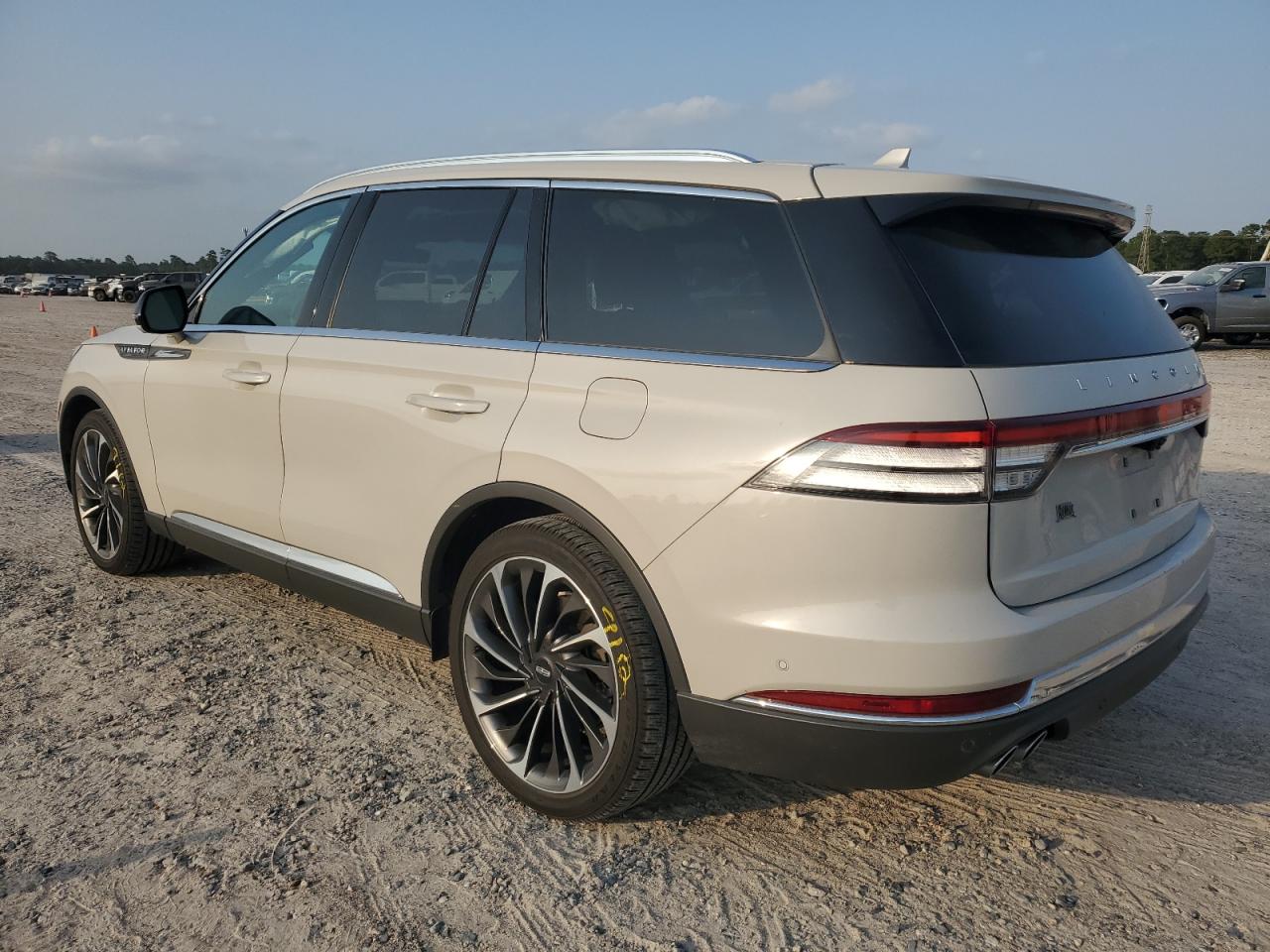 Photo 1 VIN: 5LM5J7WC7LGL34673 - LINCOLN AVIATOR 