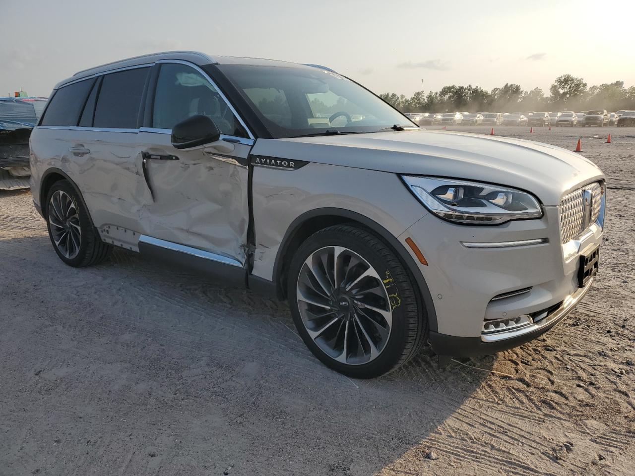 Photo 3 VIN: 5LM5J7WC7LGL34673 - LINCOLN AVIATOR 