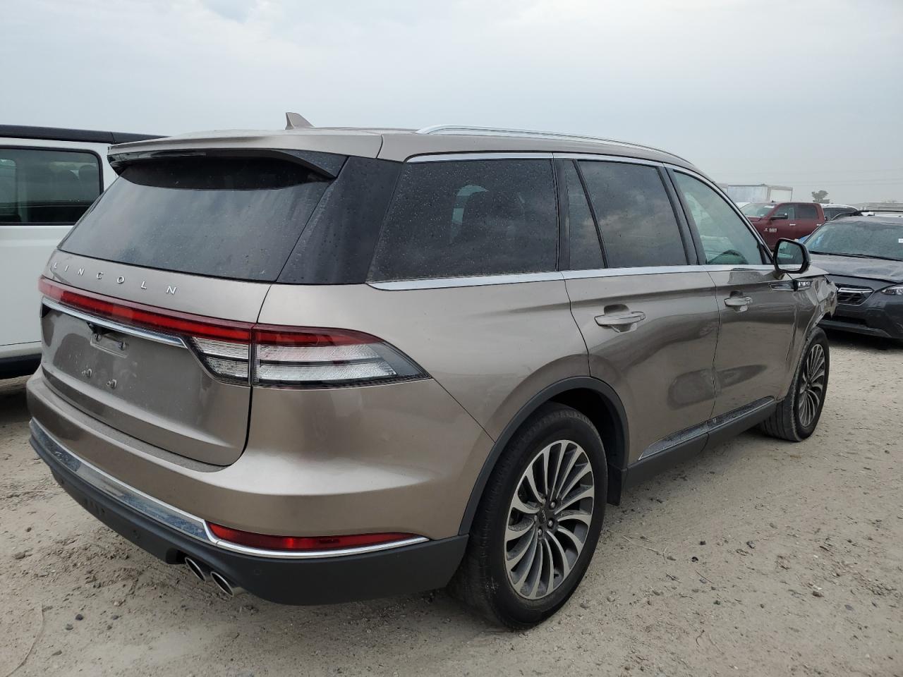 Photo 3 VIN: 5LM5J7WC9LGL18006 - LINCOLN AVIATOR 