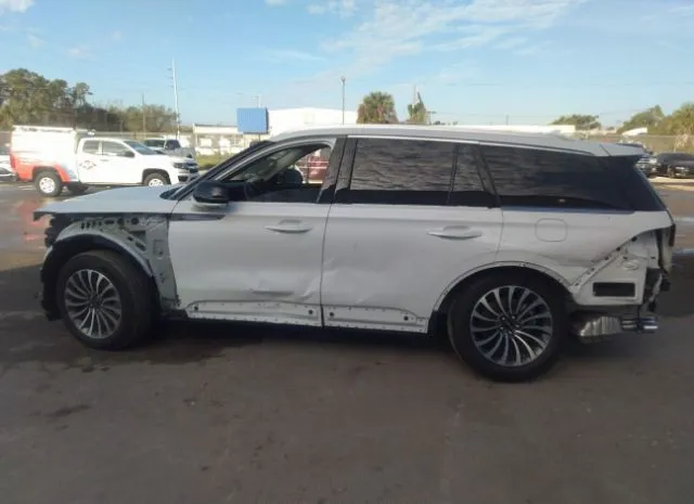 Photo 5 VIN: 5LM5J7WC9NGL02522 - LINCOLN AVIATOR 