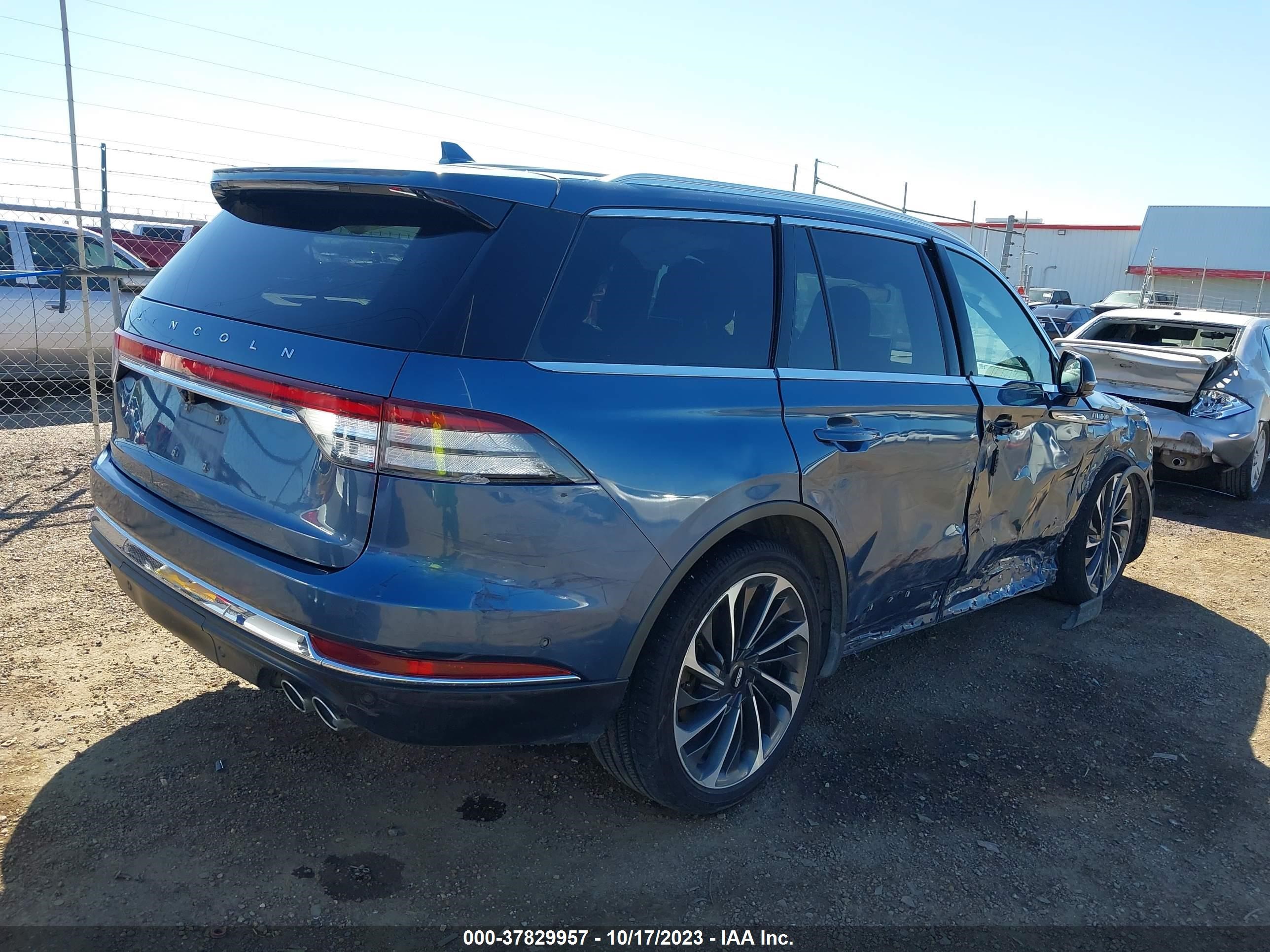 Photo 3 VIN: 5LM5J7XC1LGL01232 - LINCOLN AVIATOR 