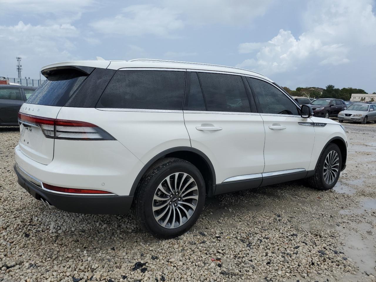 Photo 2 VIN: 5LM5J7XC1NGL18017 - LINCOLN AVIATOR 