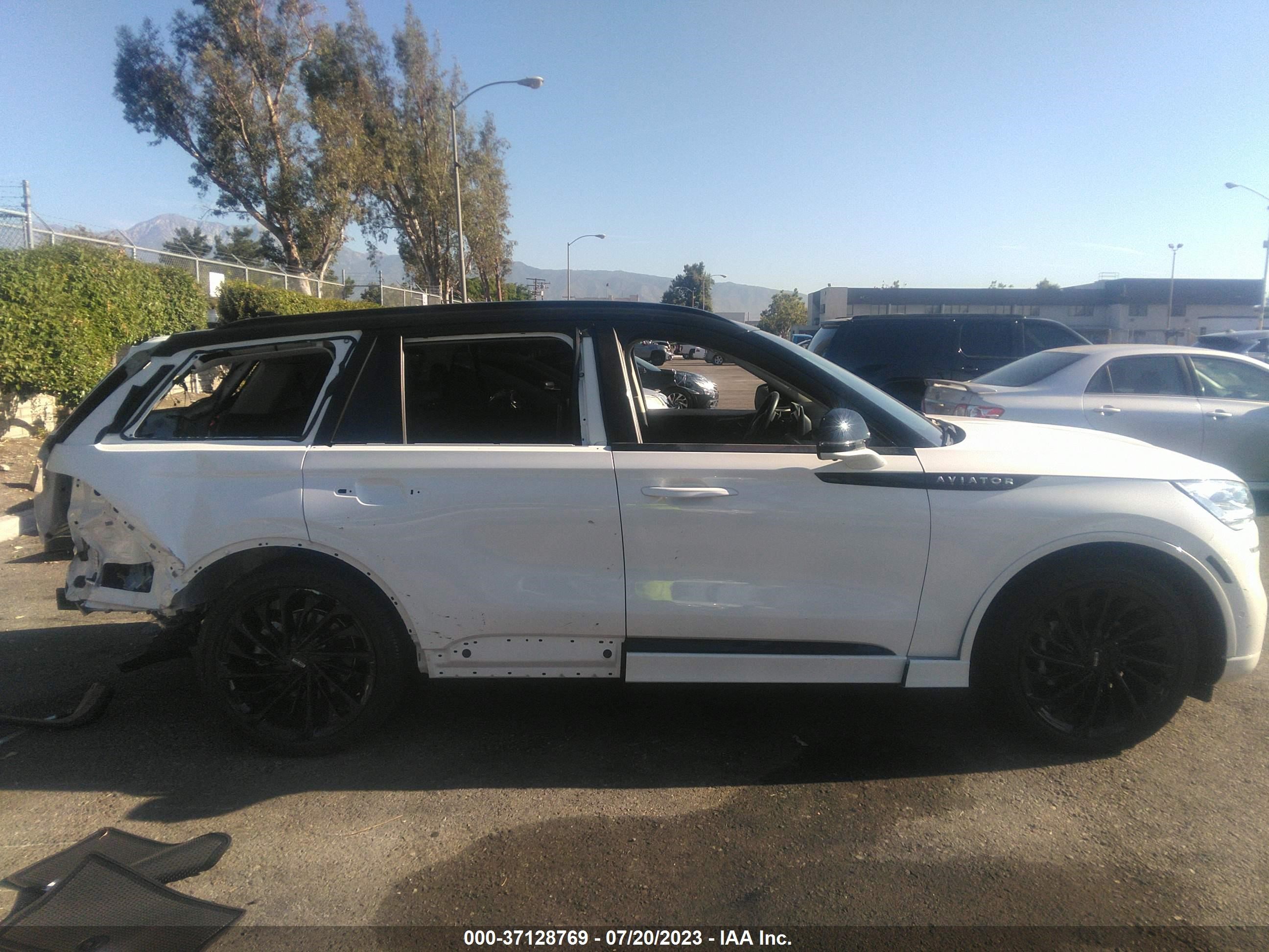 Photo 13 VIN: 5LM5J7XC1PGL02578 - LINCOLN AVIATOR 