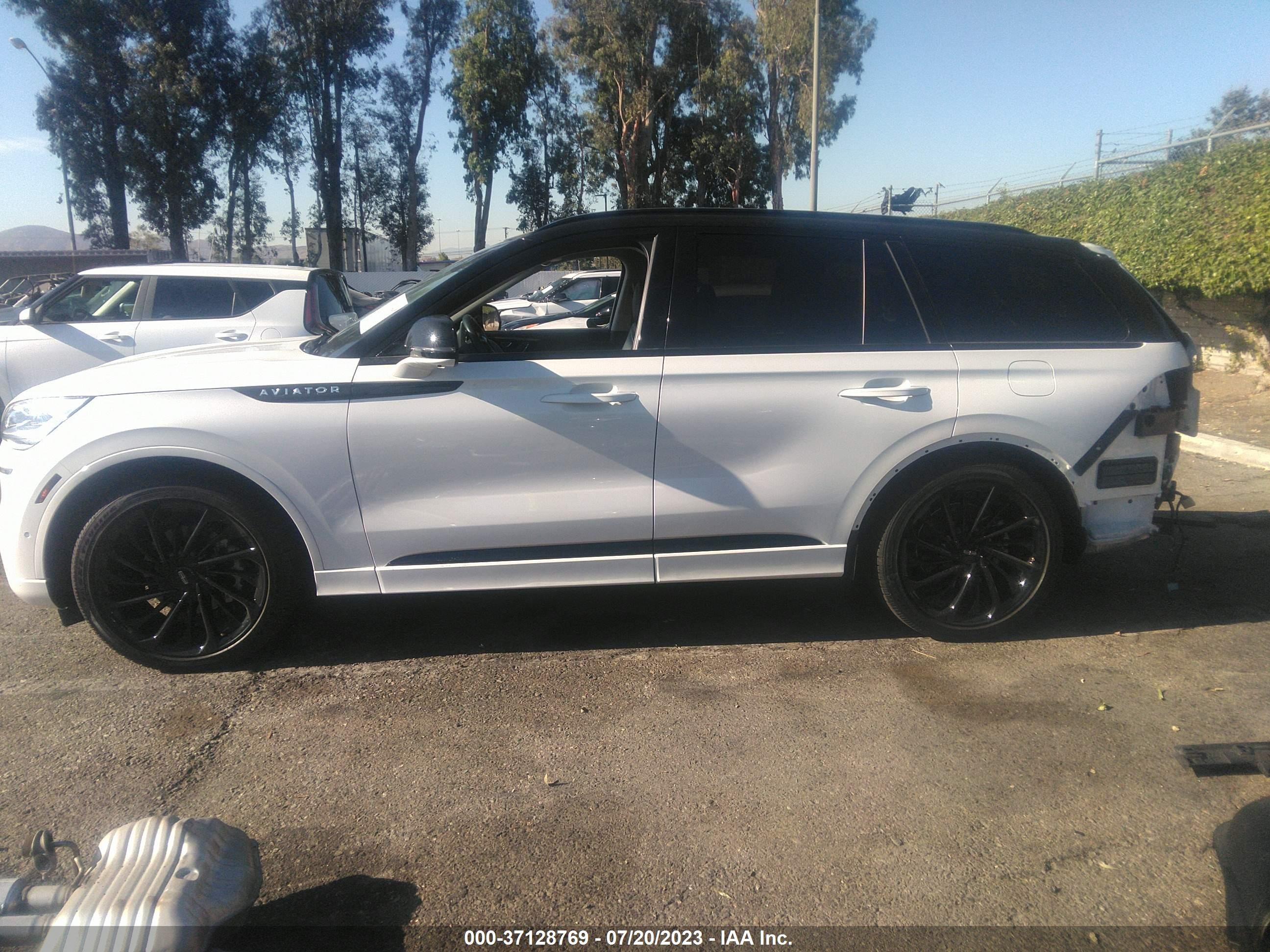 Photo 14 VIN: 5LM5J7XC1PGL02578 - LINCOLN AVIATOR 