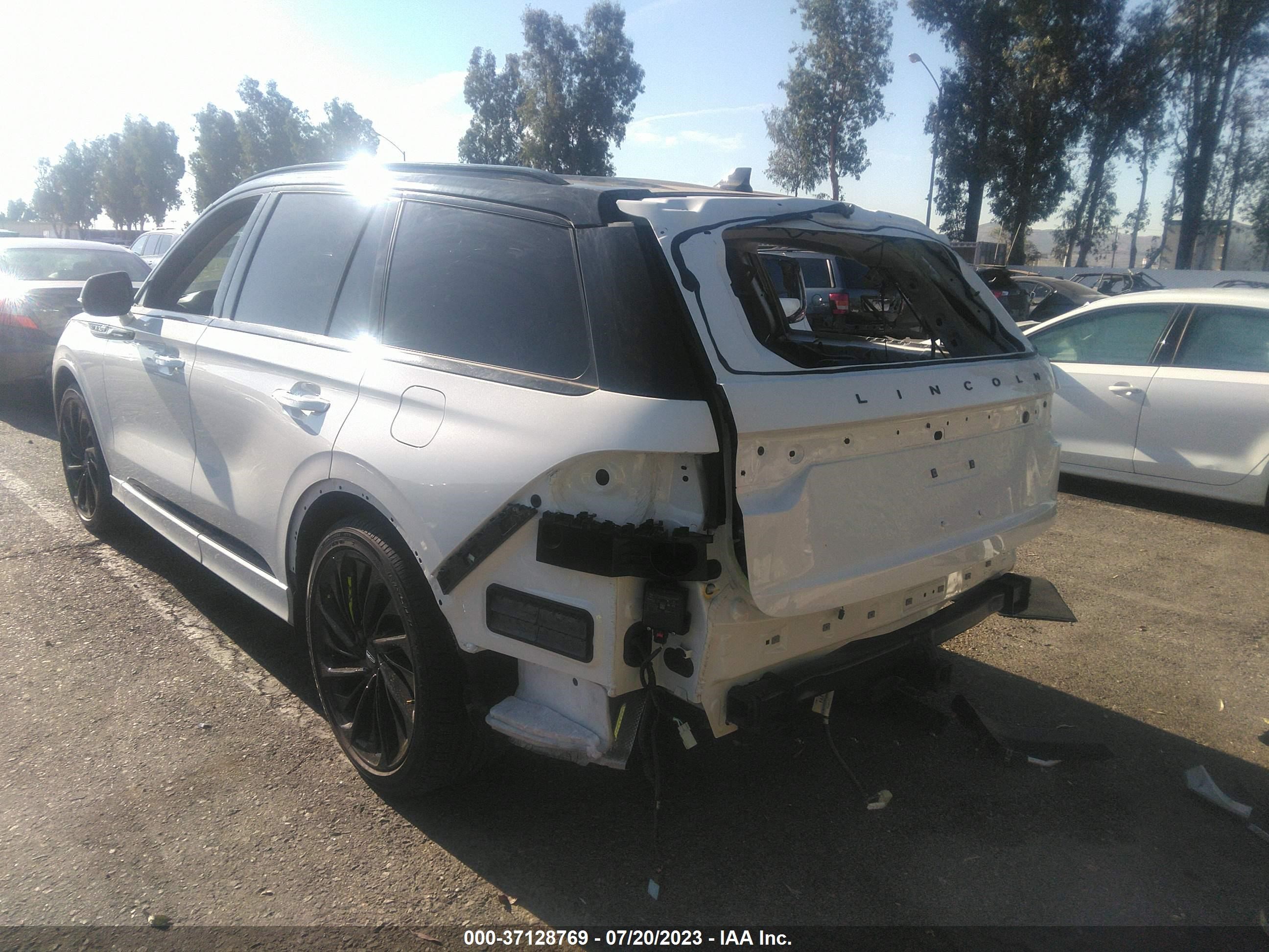 Photo 2 VIN: 5LM5J7XC1PGL02578 - LINCOLN AVIATOR 