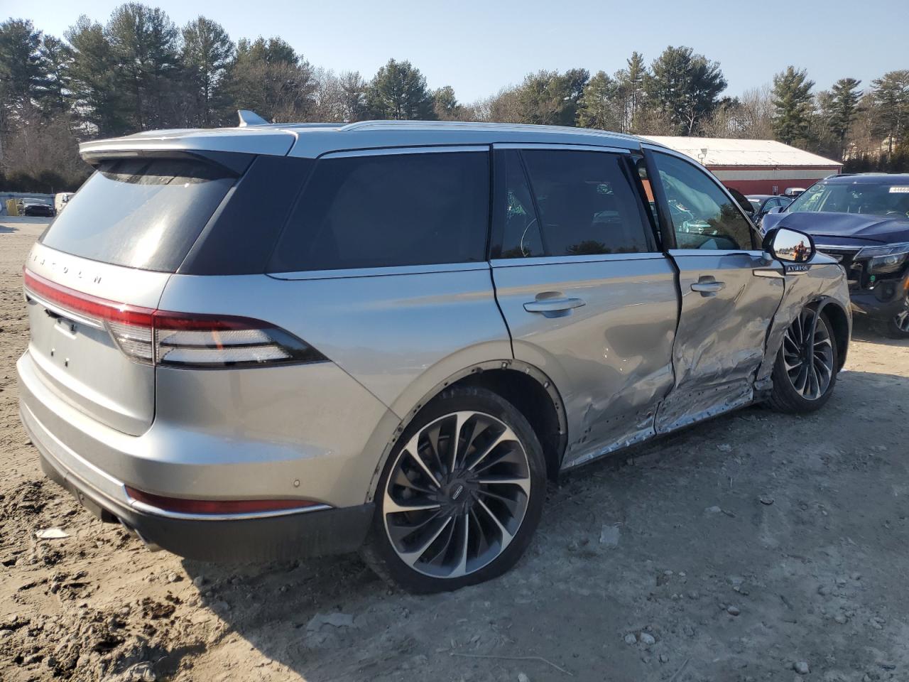 Photo 2 VIN: 5LM5J7XC2LGL01434 - LINCOLN AVIATOR 