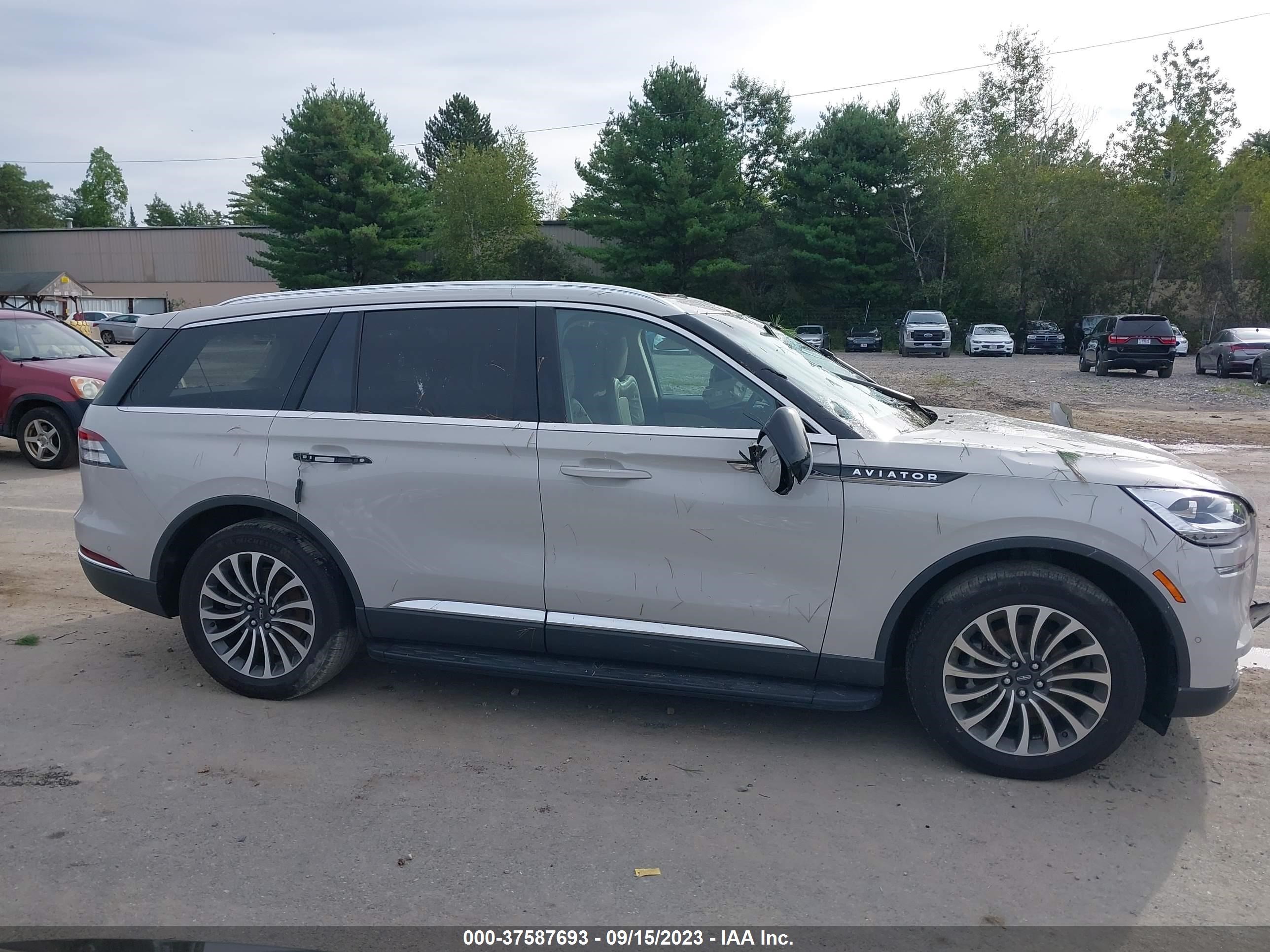 Photo 13 VIN: 5LM5J7XC2NGL08788 - LINCOLN AVIATOR 