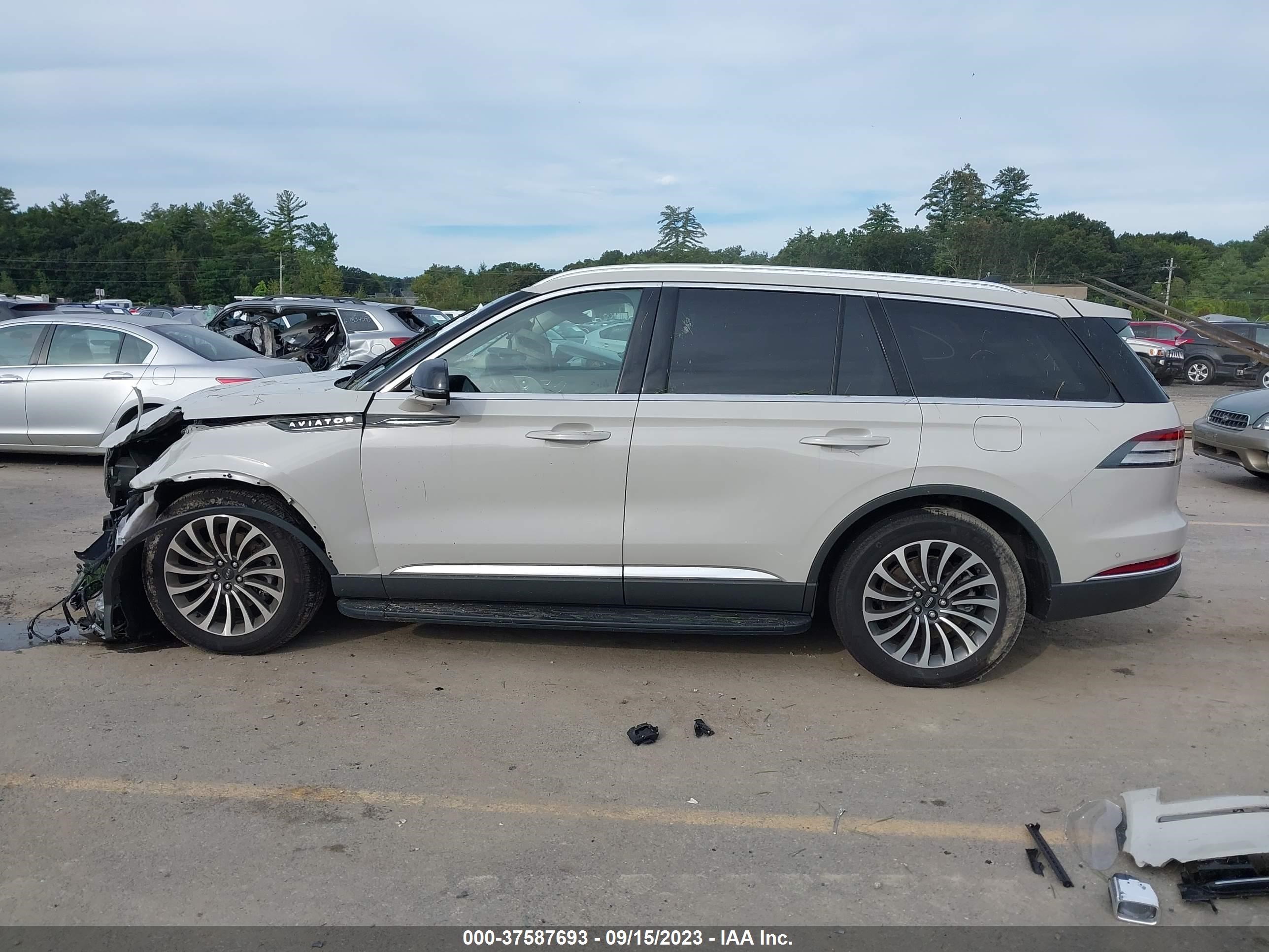 Photo 14 VIN: 5LM5J7XC2NGL08788 - LINCOLN AVIATOR 