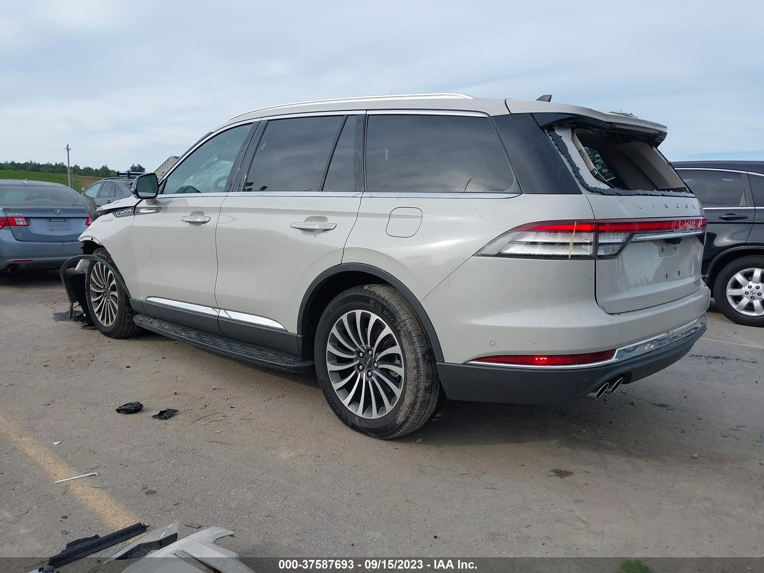 Photo 2 VIN: 5LM5J7XC2NGL08788 - LINCOLN AVIATOR 