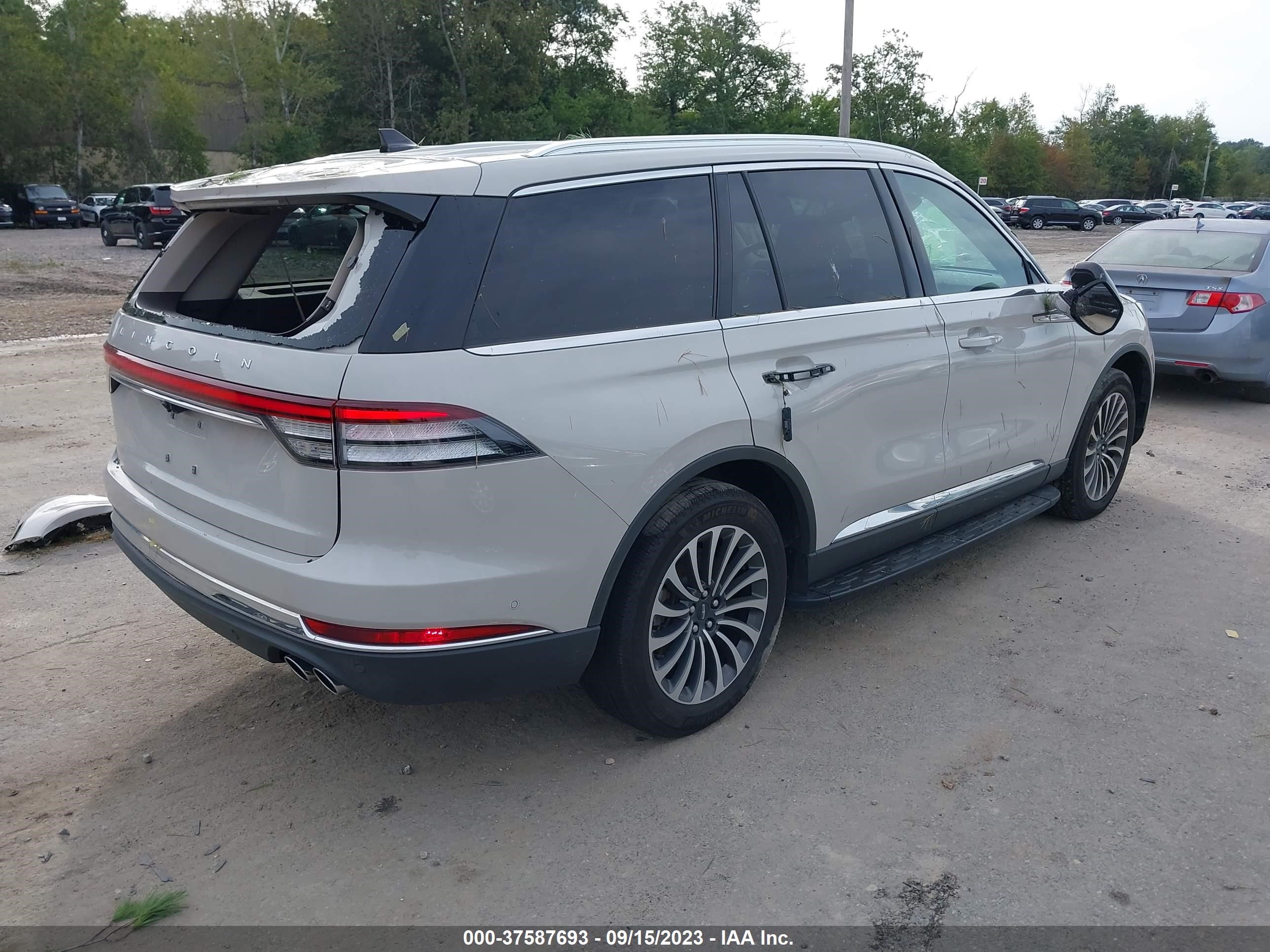 Photo 3 VIN: 5LM5J7XC2NGL08788 - LINCOLN AVIATOR 