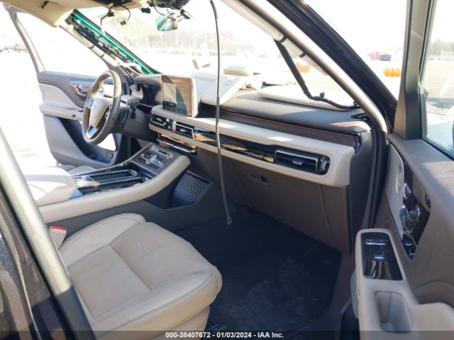 Photo 4 VIN: 5LM5J7XC2NGL11531 - LINCOLN AVIATOR 