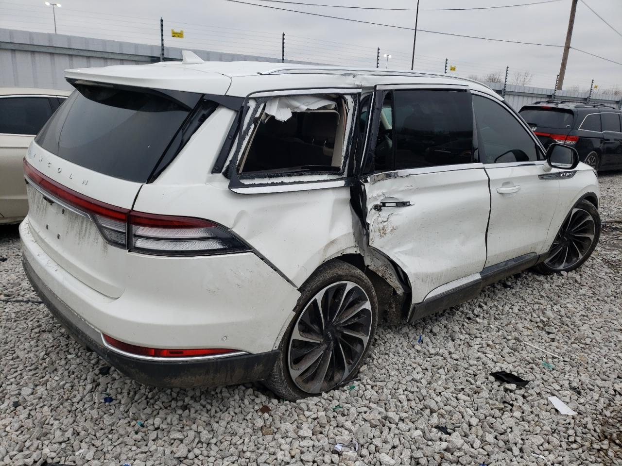 Photo 2 VIN: 5LM5J7XC3PGL21598 - LINCOLN AVIATOR 