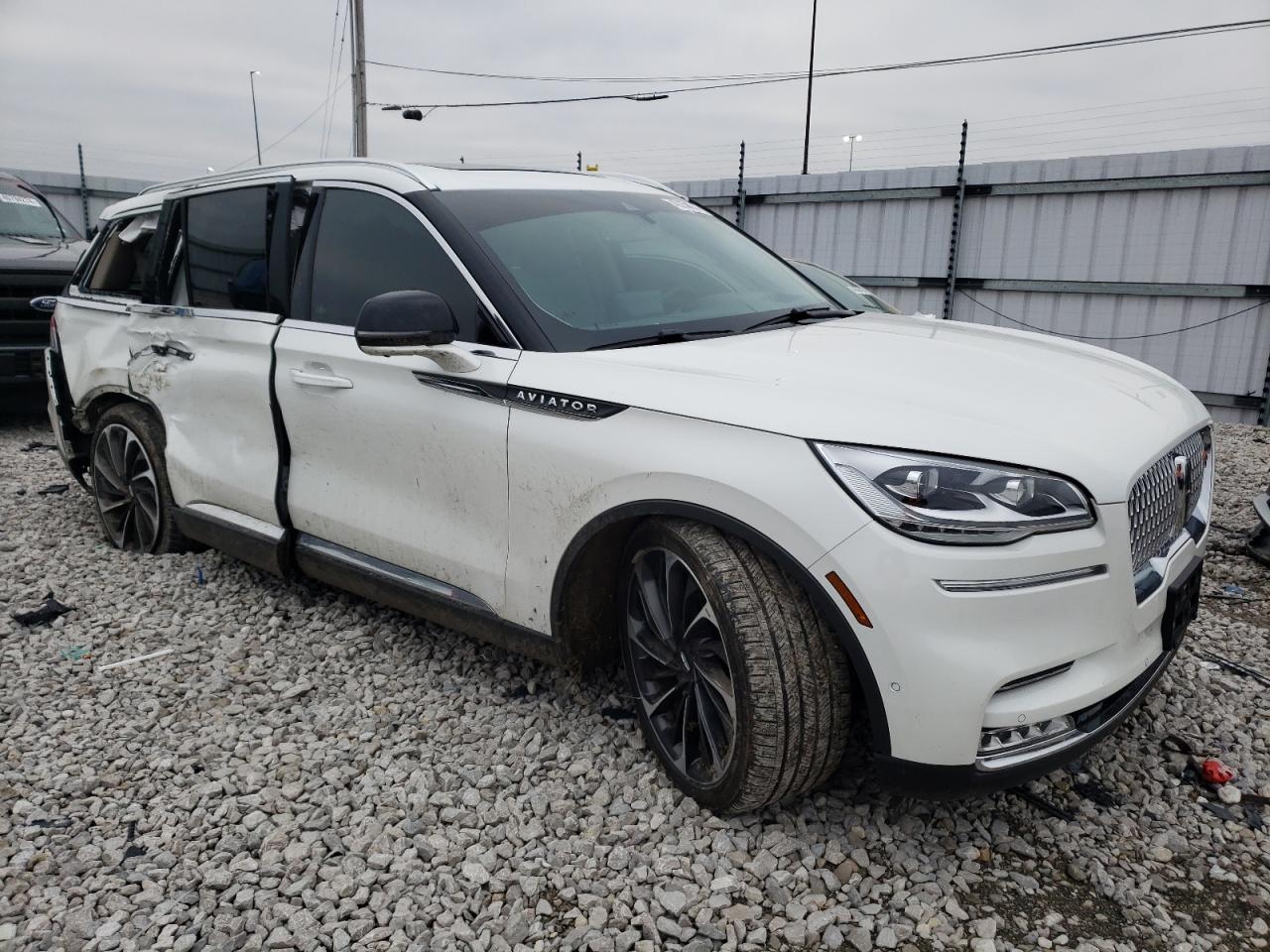 Photo 3 VIN: 5LM5J7XC3PGL21598 - LINCOLN AVIATOR 