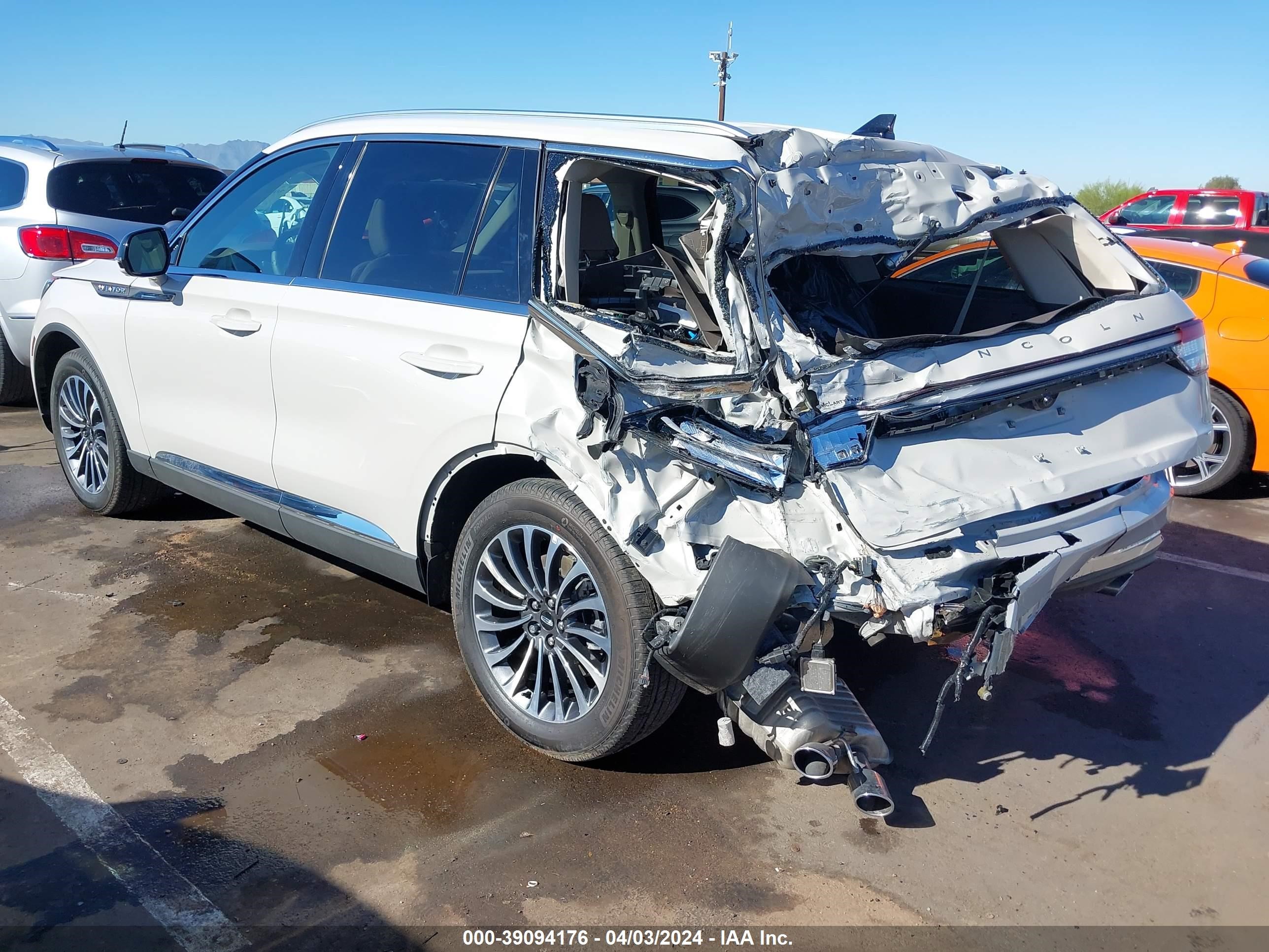 Photo 2 VIN: 5LM5J7XC4PGL29774 - LINCOLN AVIATOR 