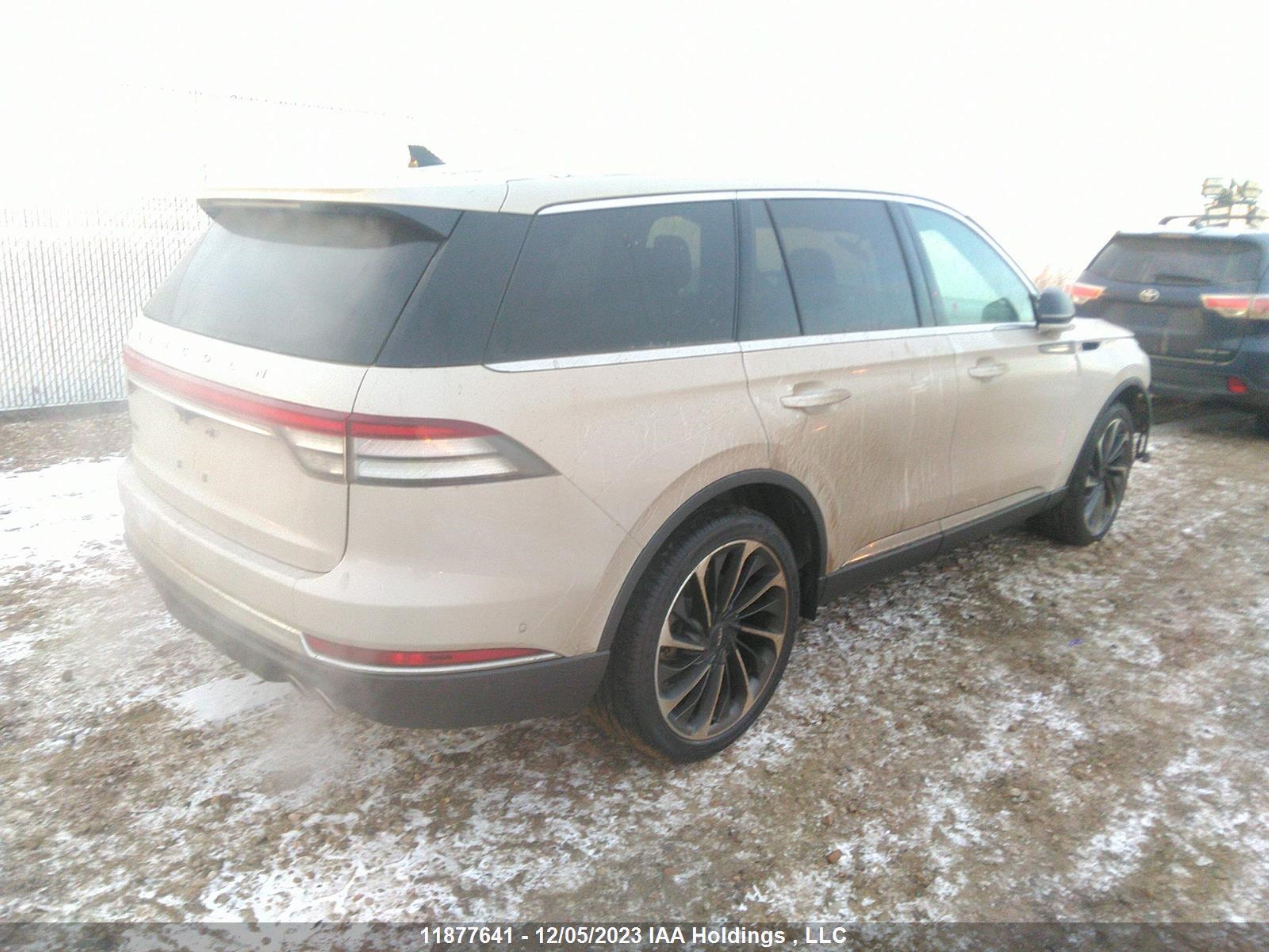 Photo 3 VIN: 5LM5J7XC5NGL11278 - LINCOLN AVIATOR 