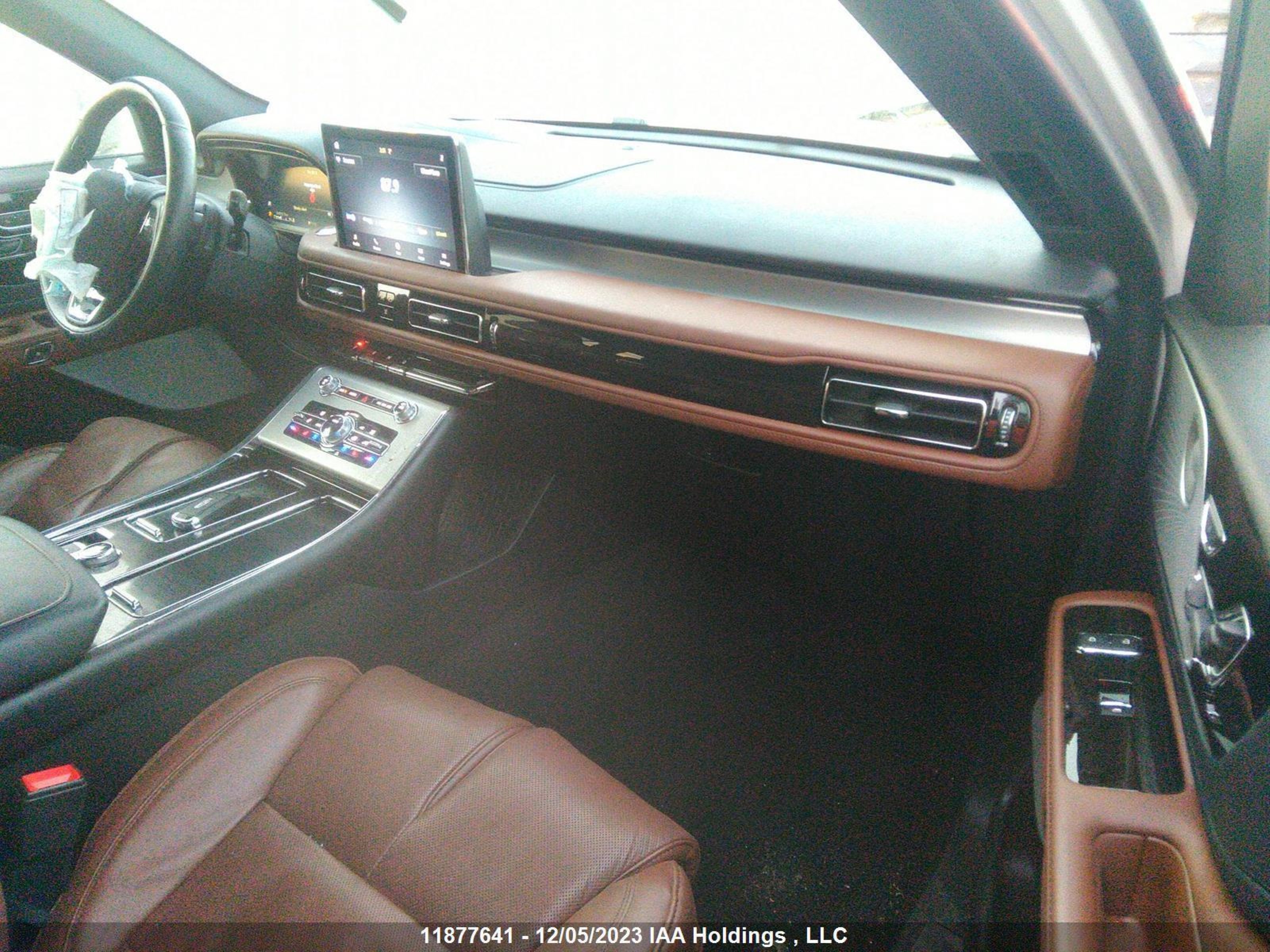 Photo 4 VIN: 5LM5J7XC5NGL11278 - LINCOLN AVIATOR 