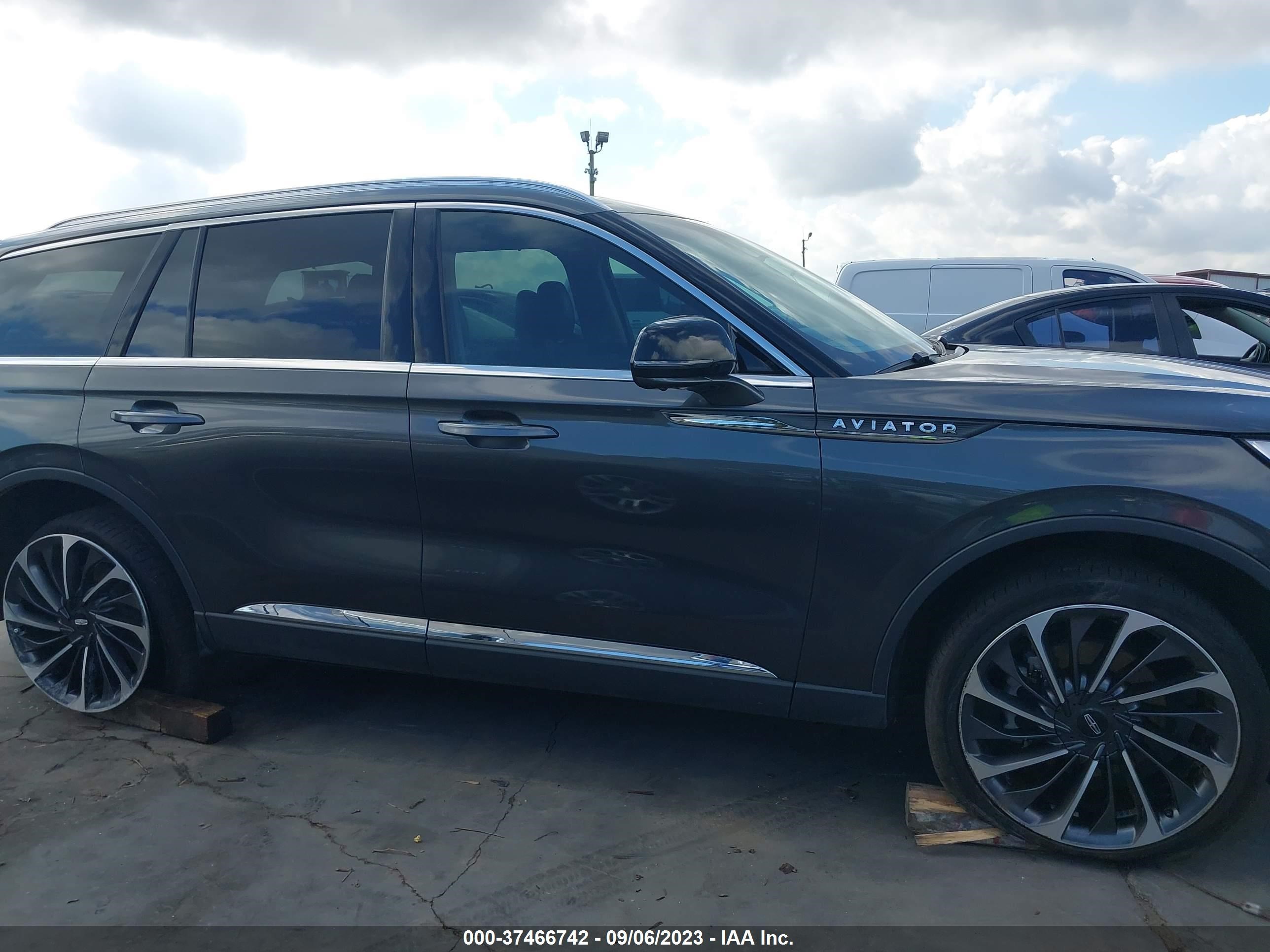 Photo 12 VIN: 5LM5J7XC6LGL17474 - LINCOLN AVIATOR 