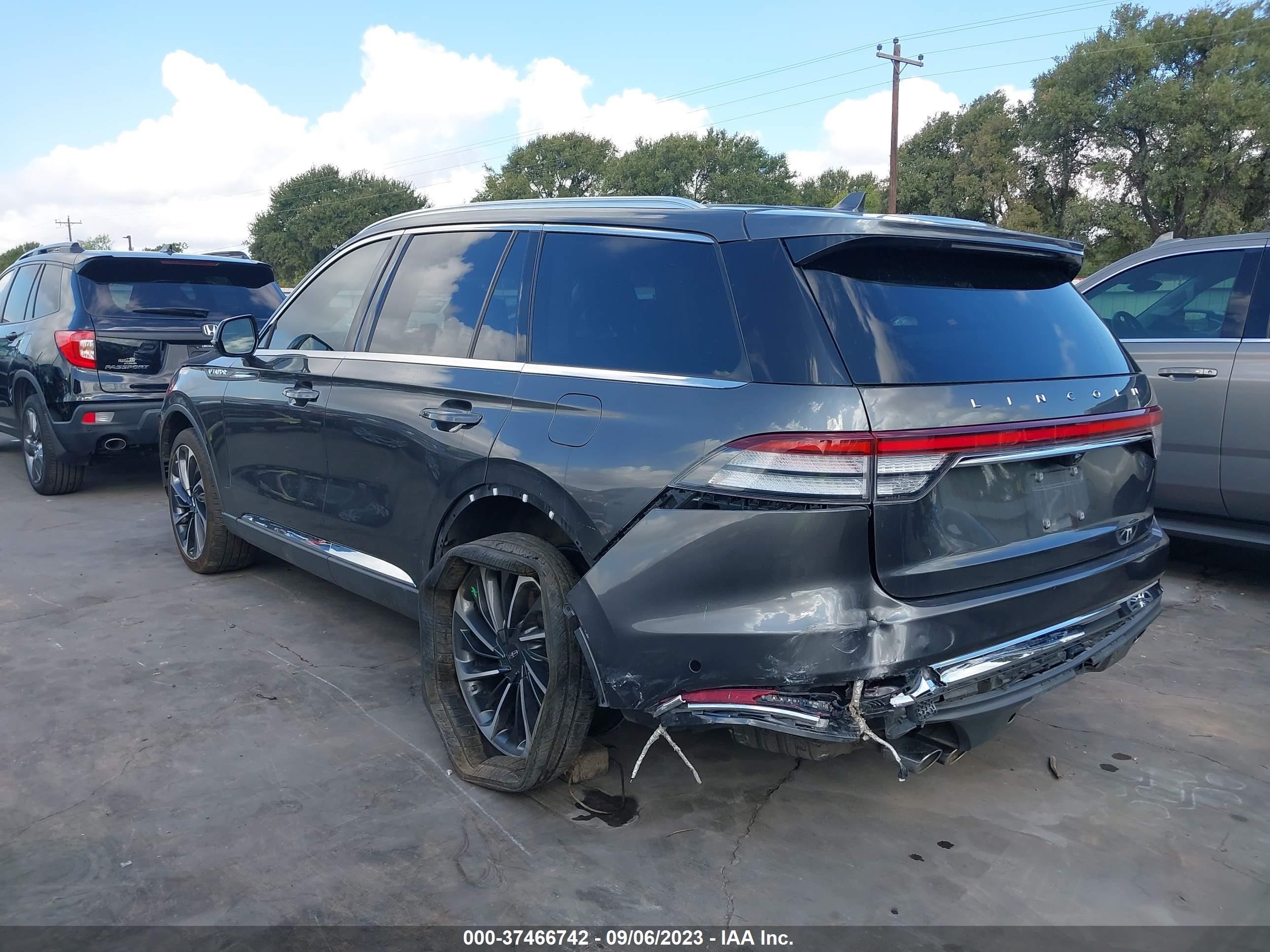 Photo 2 VIN: 5LM5J7XC6LGL17474 - LINCOLN AVIATOR 