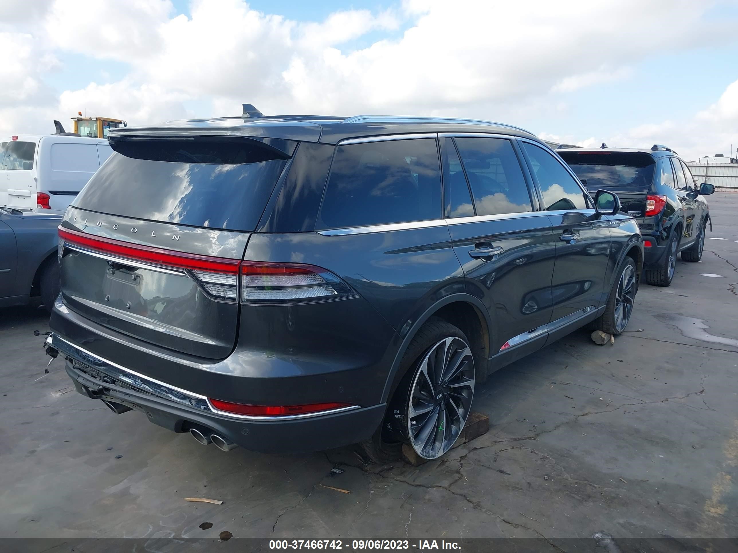 Photo 3 VIN: 5LM5J7XC6LGL17474 - LINCOLN AVIATOR 