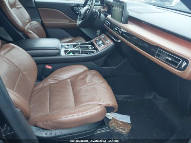 Photo 4 VIN: 5LM5J7XC8LGL15919 - LINCOLN AVIATOR 