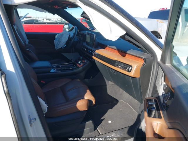 Photo 4 VIN: 5LM5J7XC8MGL04095 - LINCOLN AVIATOR 