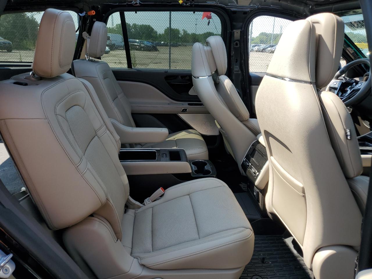 Photo 10 VIN: 5LM5J7XC8NGL05149 - LINCOLN AVIATOR 