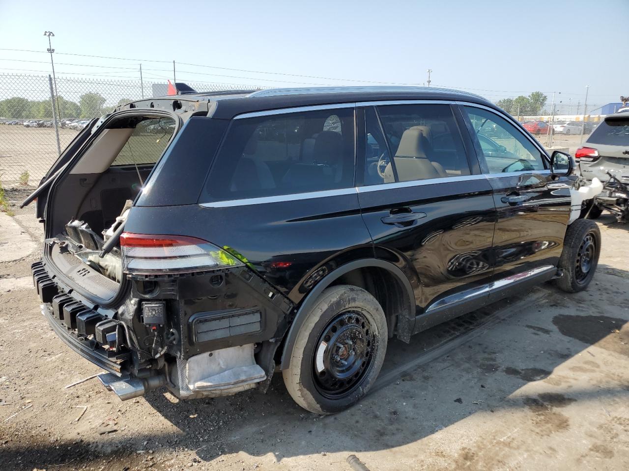 Photo 2 VIN: 5LM5J7XC8NGL05149 - LINCOLN AVIATOR 