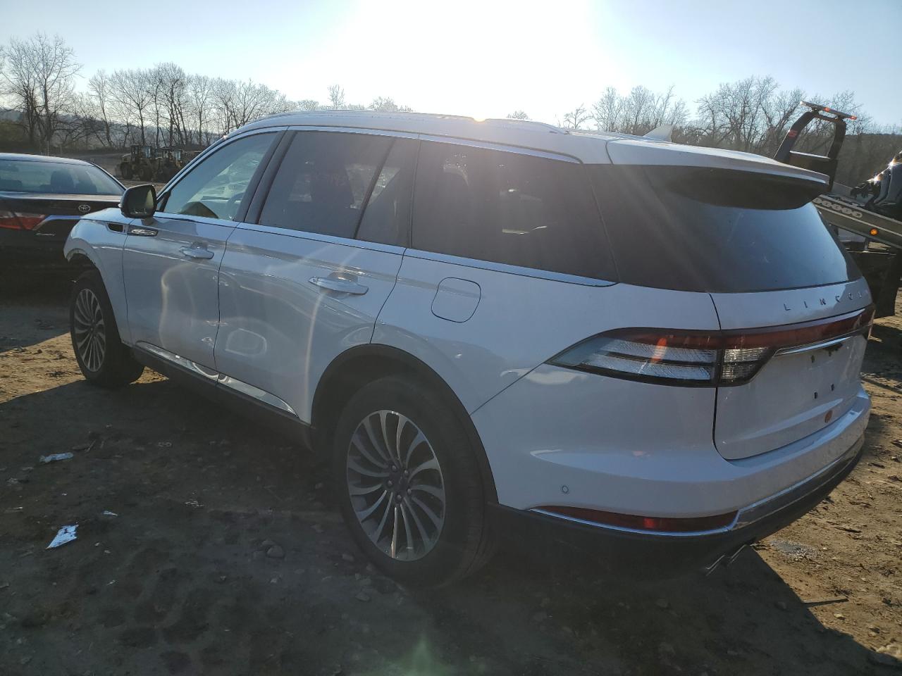 Photo 1 VIN: 5LM5J7XC8NGL18211 - LINCOLN AVIATOR 