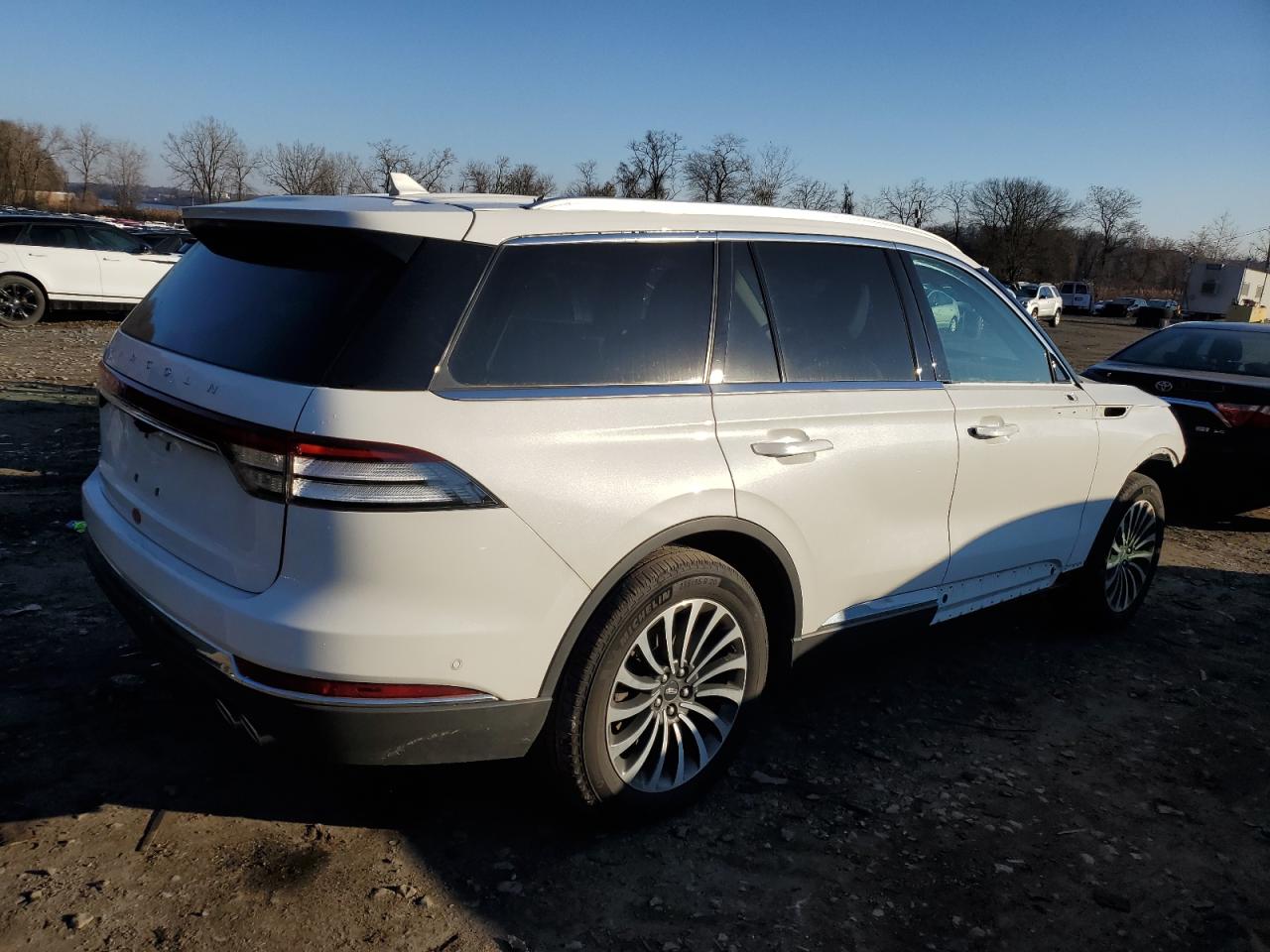 Photo 2 VIN: 5LM5J7XC8NGL18211 - LINCOLN AVIATOR 