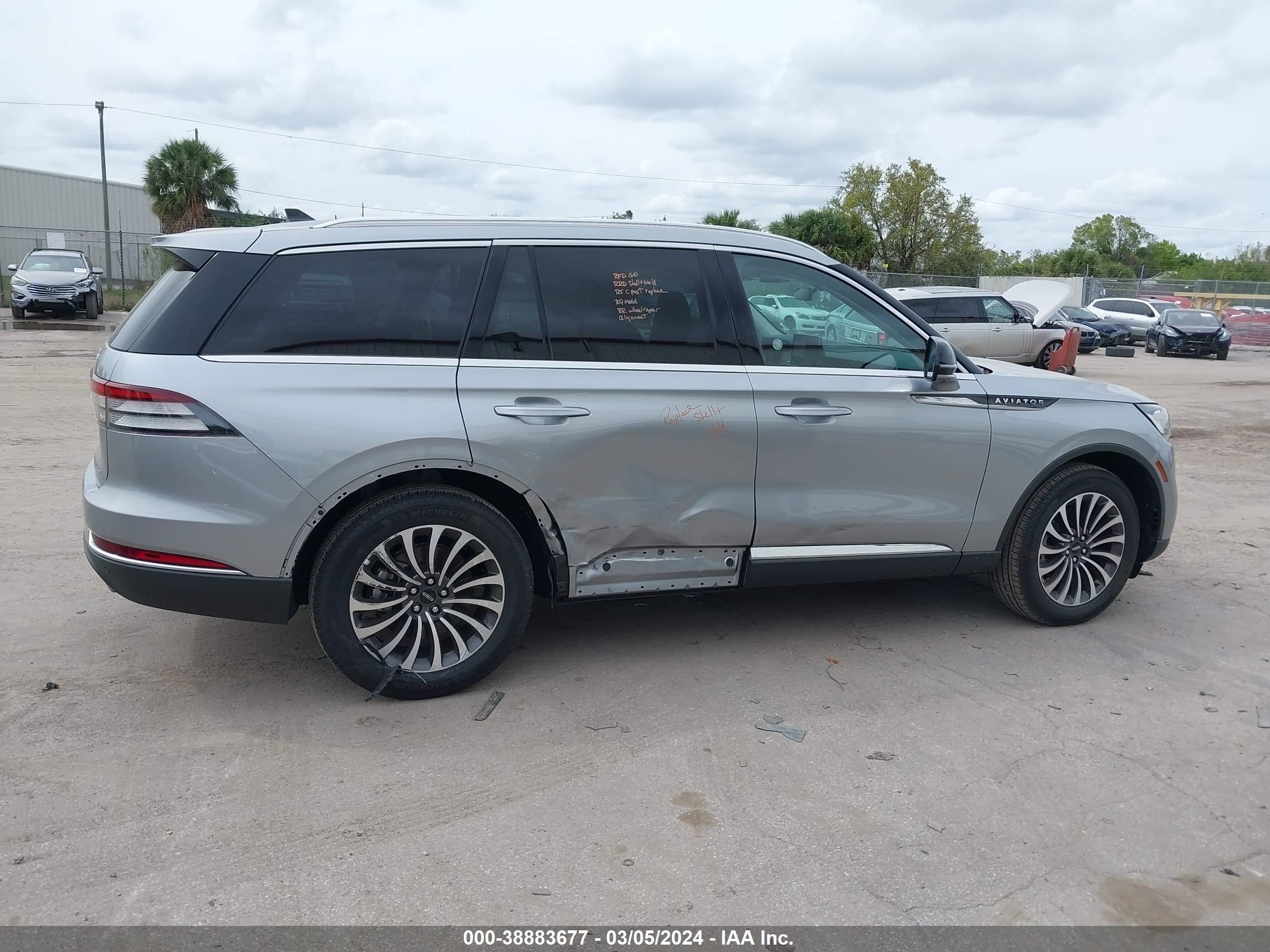 Photo 12 VIN: 5LM5J7XC8PGL21449 - LINCOLN AVIATOR 