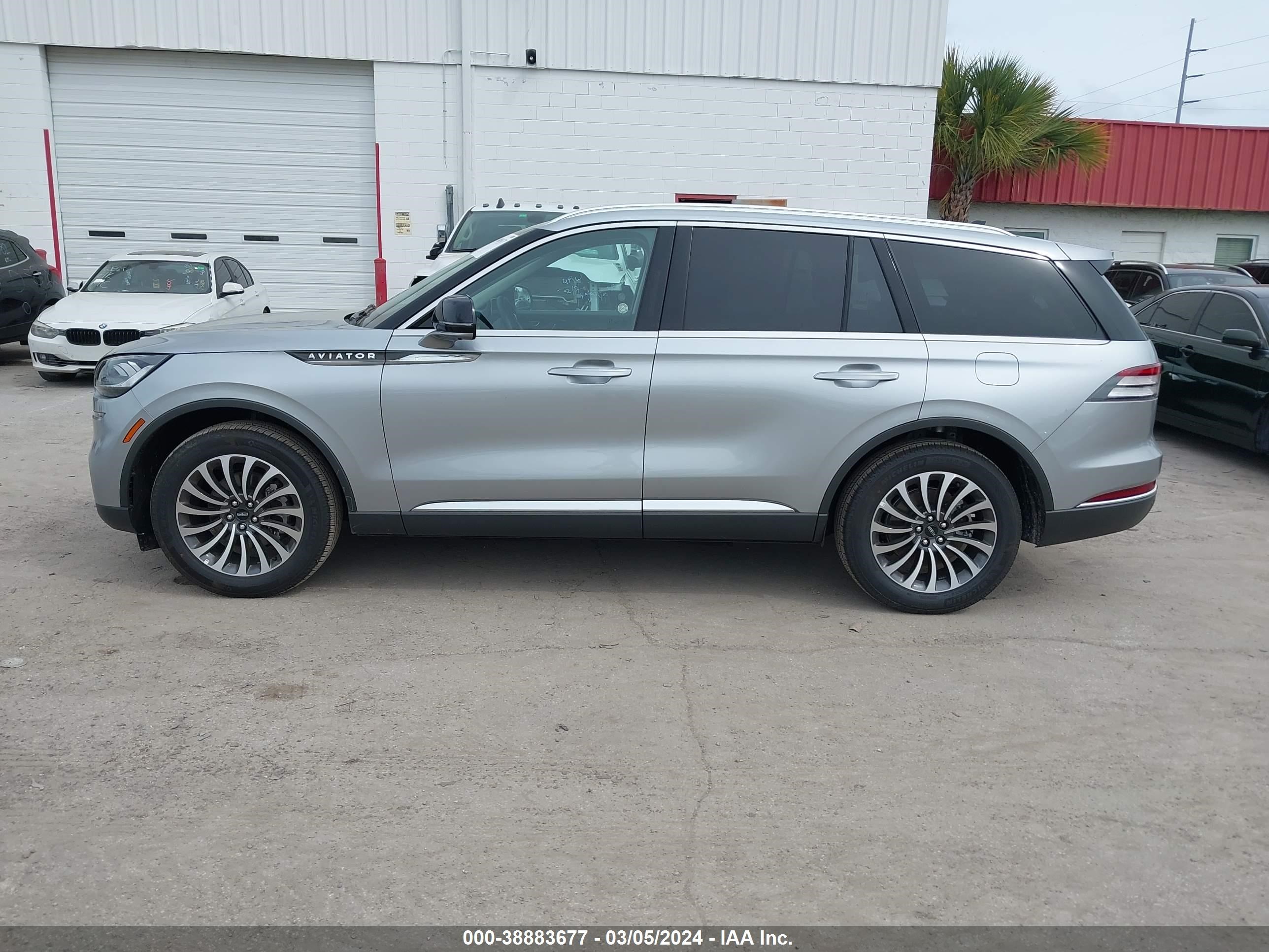 Photo 13 VIN: 5LM5J7XC8PGL21449 - LINCOLN AVIATOR 