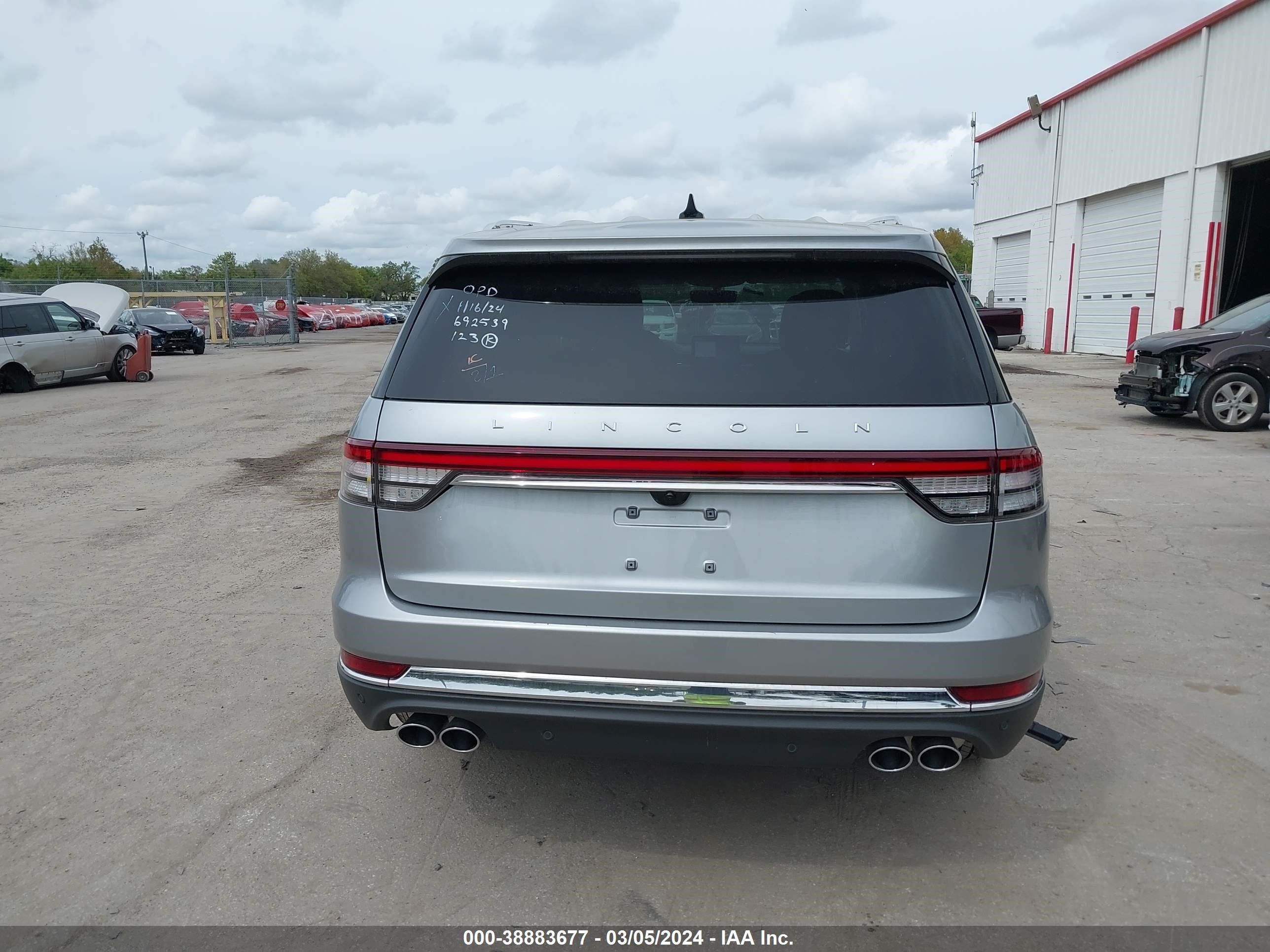 Photo 15 VIN: 5LM5J7XC8PGL21449 - LINCOLN AVIATOR 