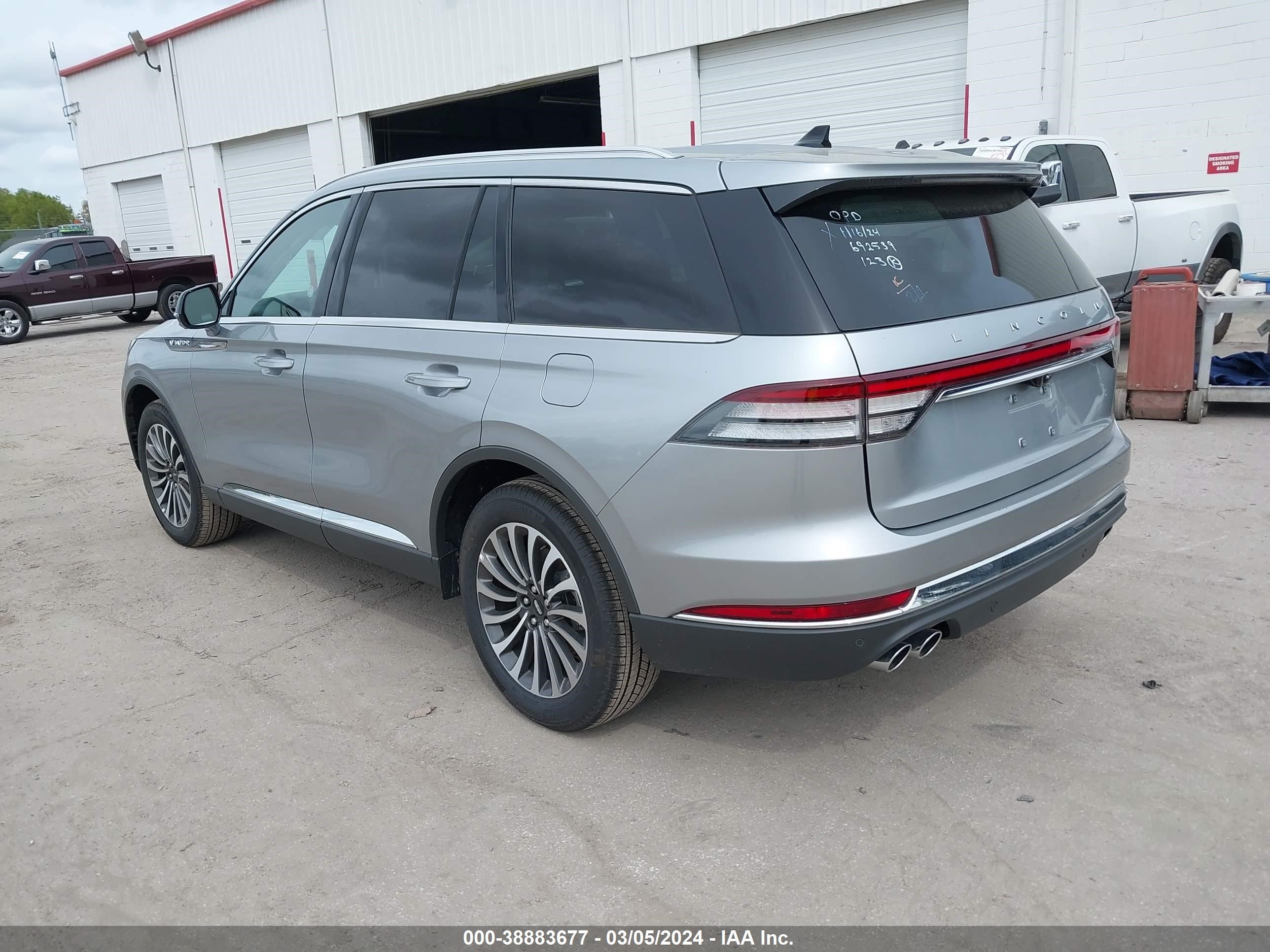 Photo 2 VIN: 5LM5J7XC8PGL21449 - LINCOLN AVIATOR 