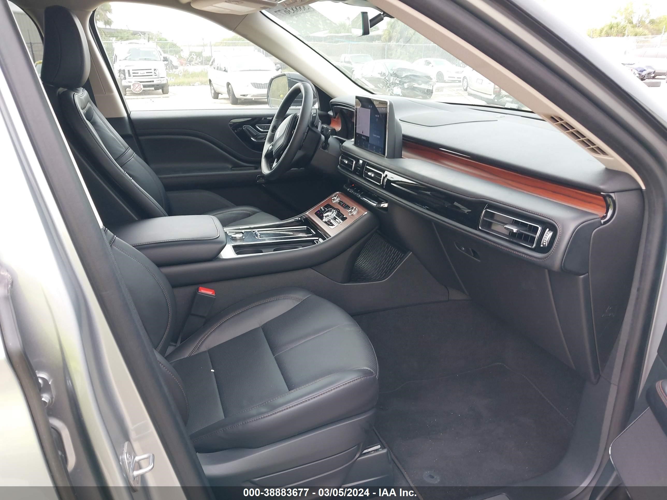 Photo 4 VIN: 5LM5J7XC8PGL21449 - LINCOLN AVIATOR 