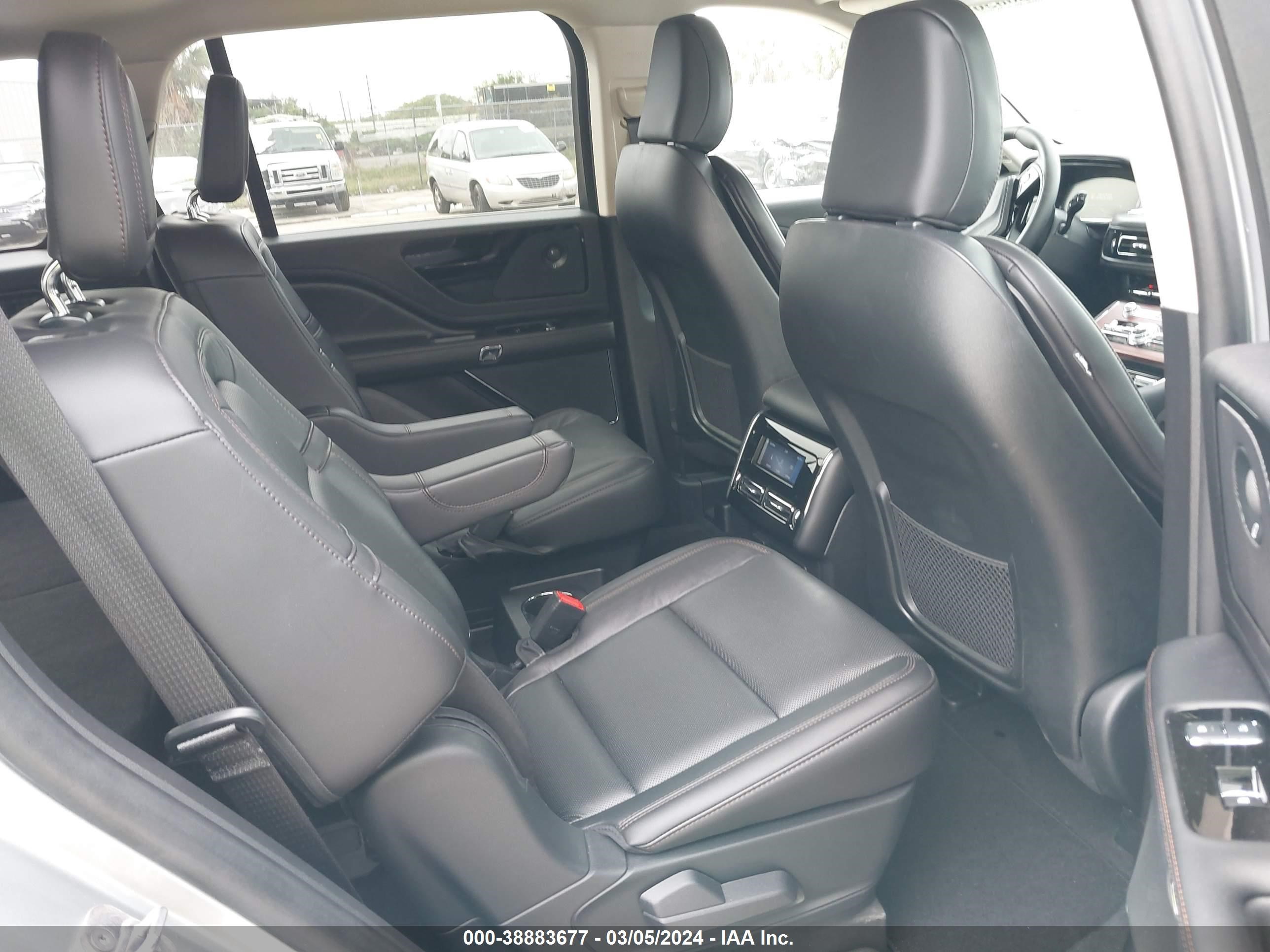 Photo 7 VIN: 5LM5J7XC8PGL21449 - LINCOLN AVIATOR 