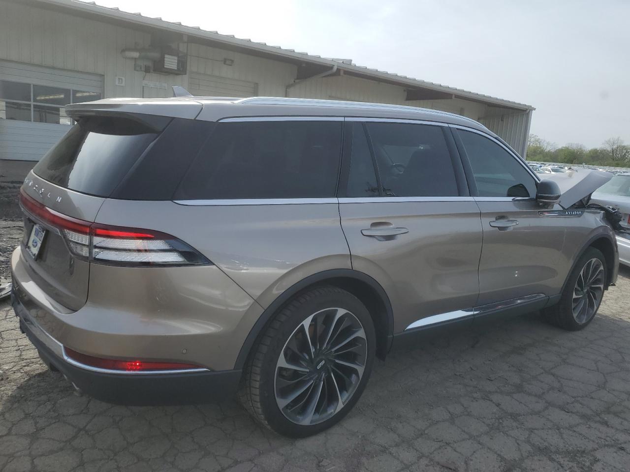 Photo 2 VIN: 5LM5J7XC9LGL21132 - LINCOLN AVIATOR 