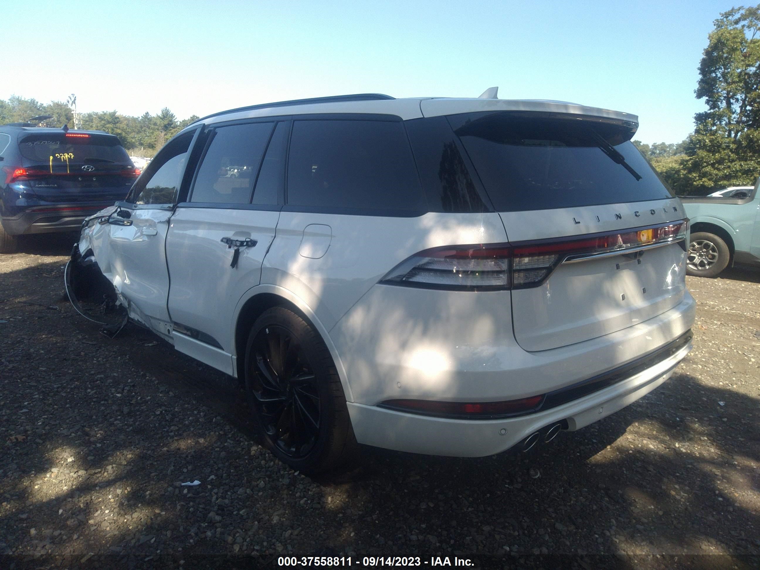 Photo 2 VIN: 5LM5J9XC4PGL08399 - LINCOLN AVIATOR 