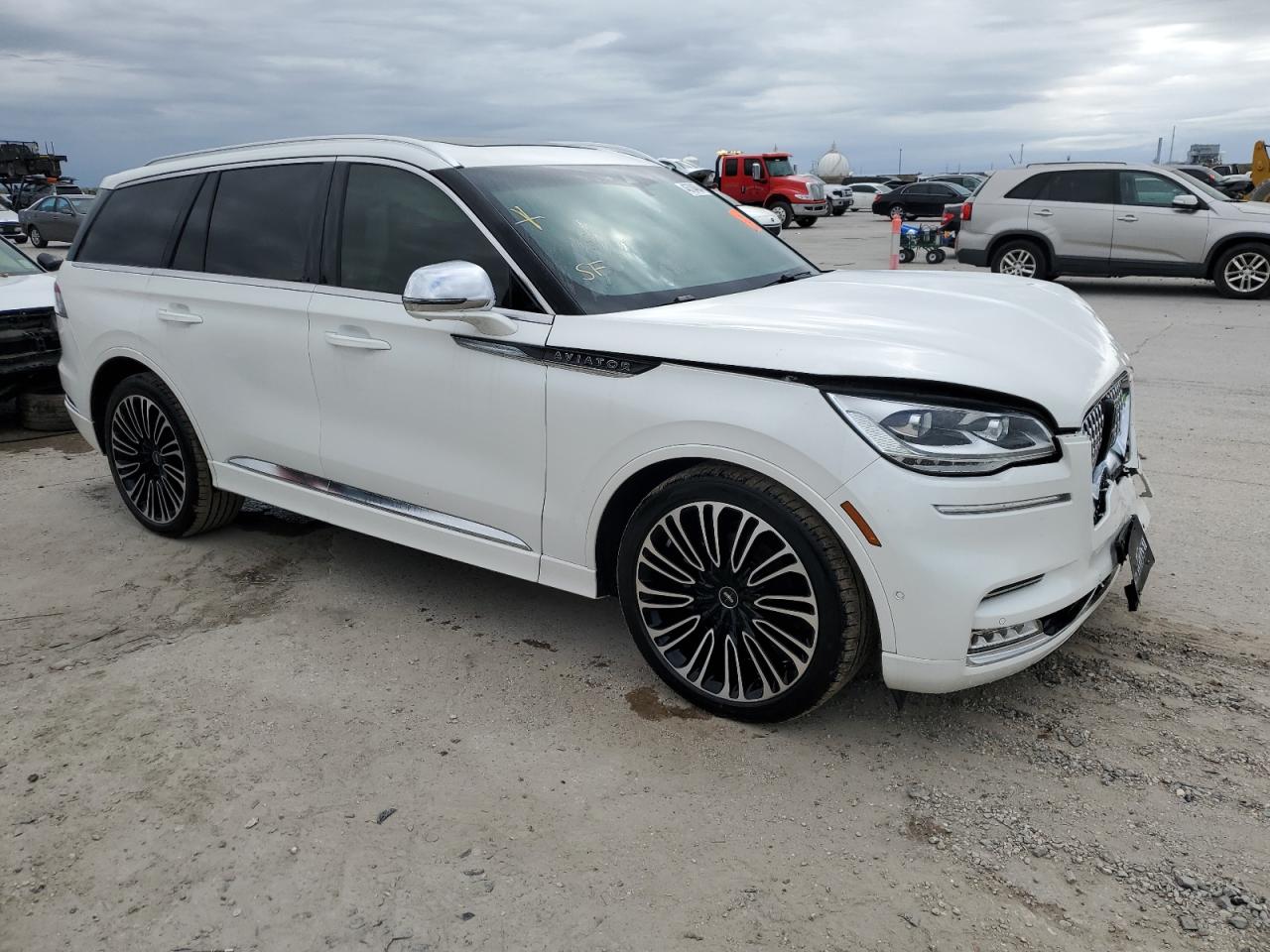 Photo 3 VIN: 5LM5J9XC7LGL03885 - LINCOLN AVIATOR 