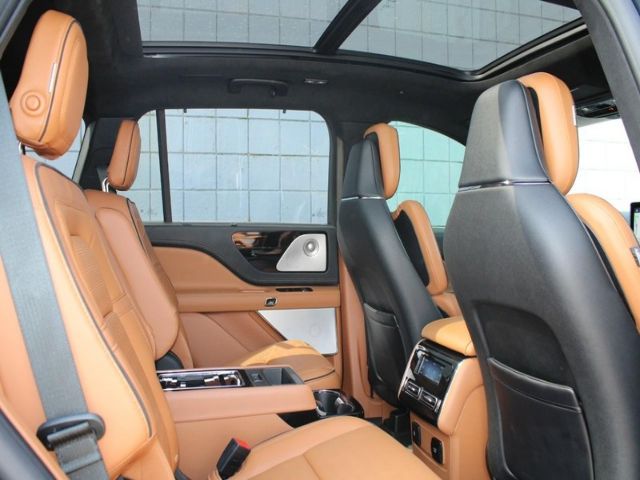 Photo 8 VIN: 5LM5J9XC9LGL37049 - LINCOLN AVIATOR 