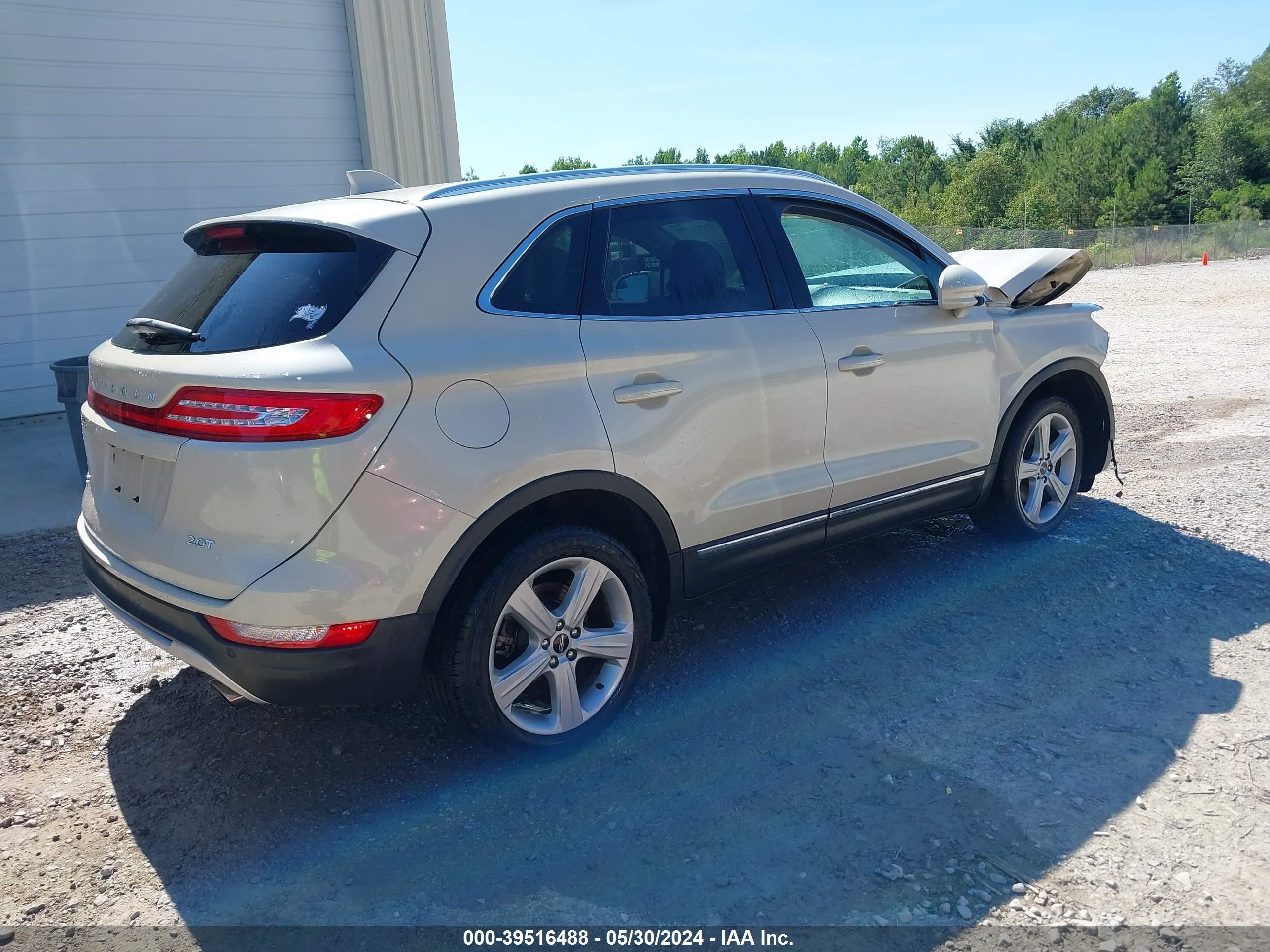 Photo 3 VIN: 5LMCJ1C96JUL32344 - LINCOLN MKC 