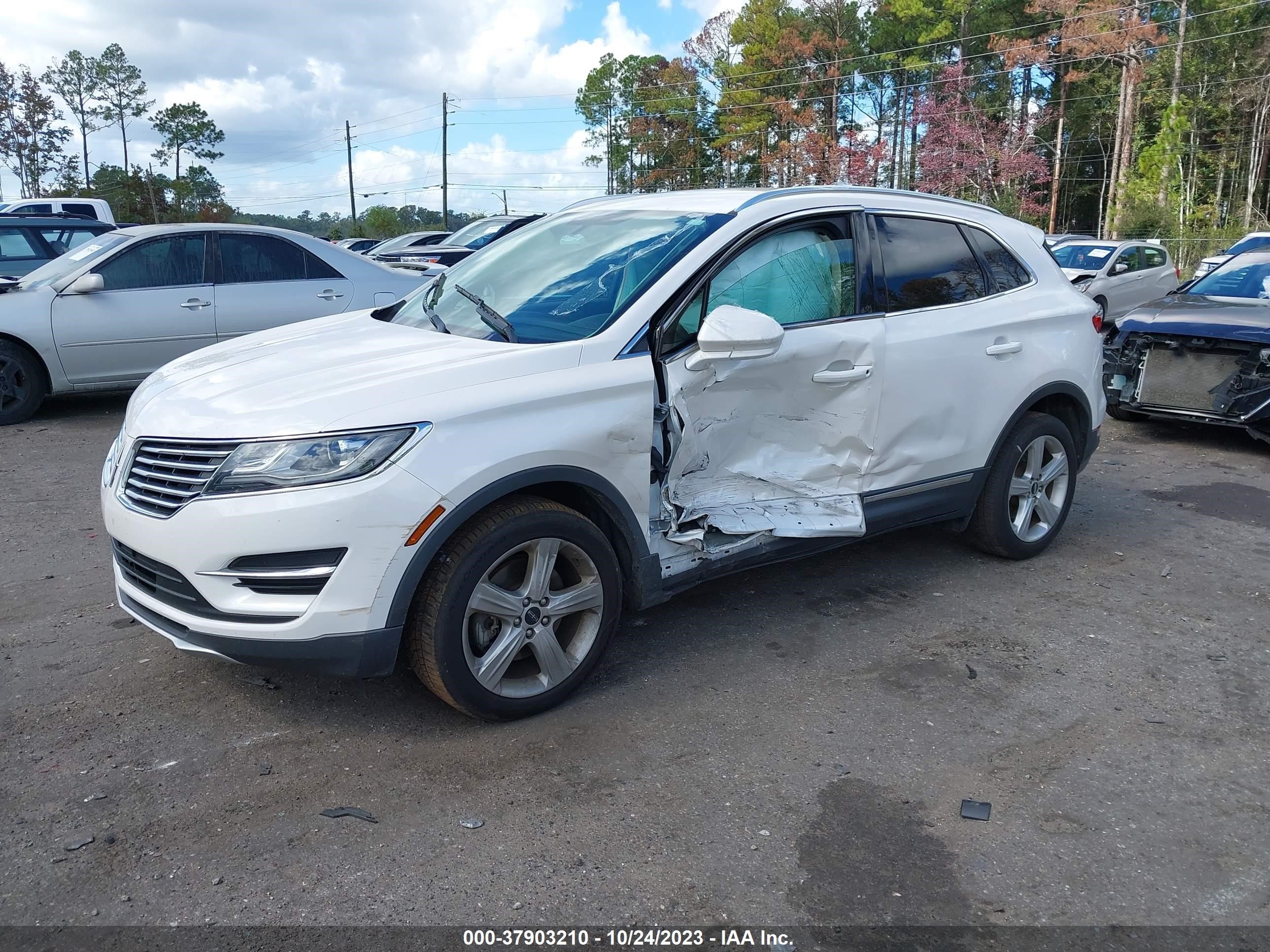 Photo 1 VIN: 5LMCJ1C98JUL28862 - LINCOLN MKC 