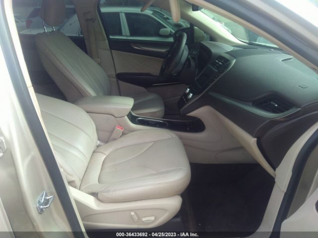 Photo 4 VIN: 5LMCJ1C9XHUL33779 - LINCOLN MKC 