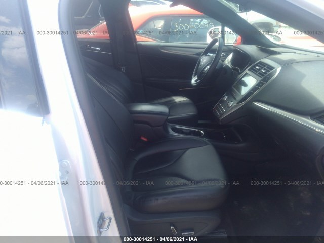 Photo 4 VIN: 5LMCJ1C9XHUL40490 - LINCOLN MKC 