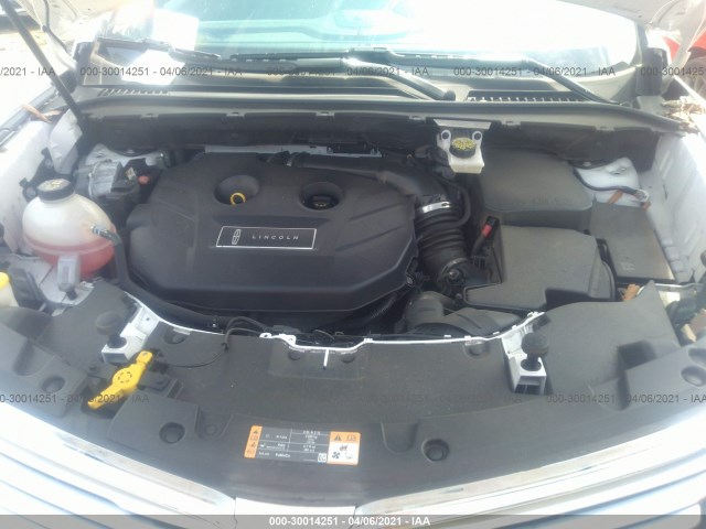 Photo 9 VIN: 5LMCJ1C9XHUL40490 - LINCOLN MKC 